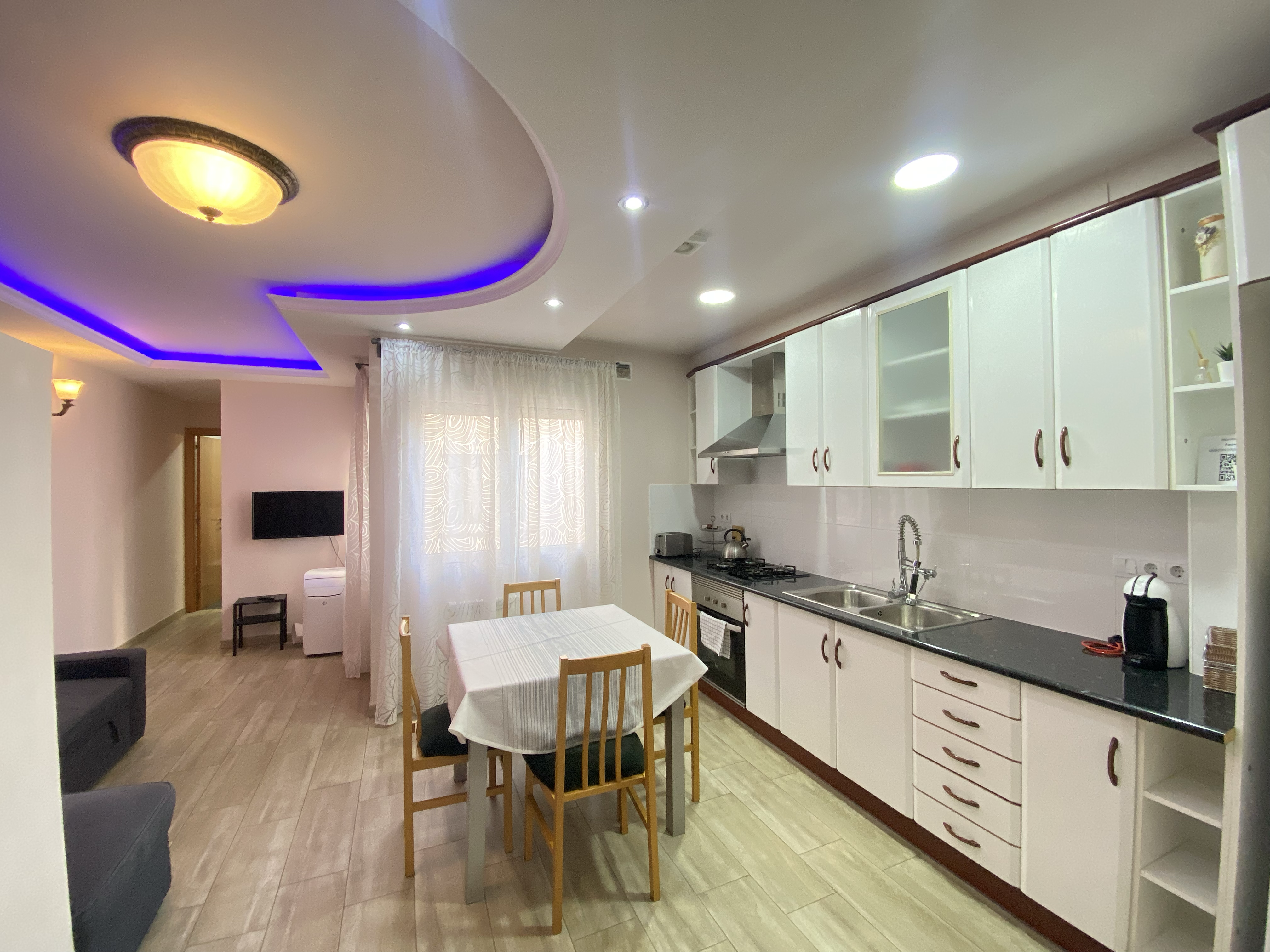 Entire New Apartment 20' from Barcelona