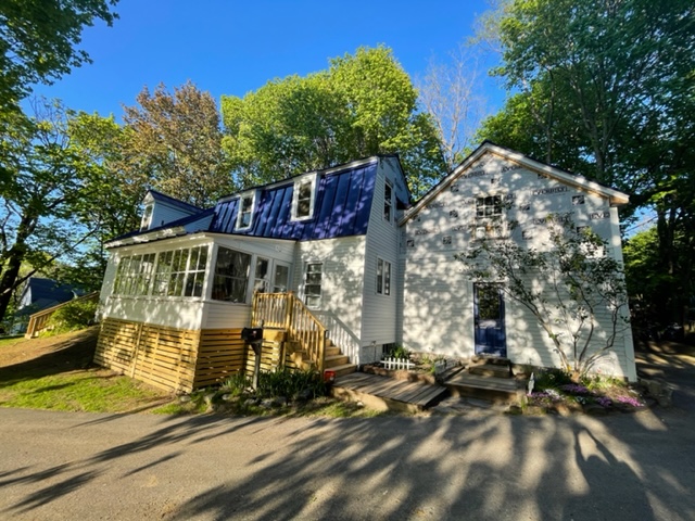 Blue Farmhouse - Charming, In-town, Renovated!