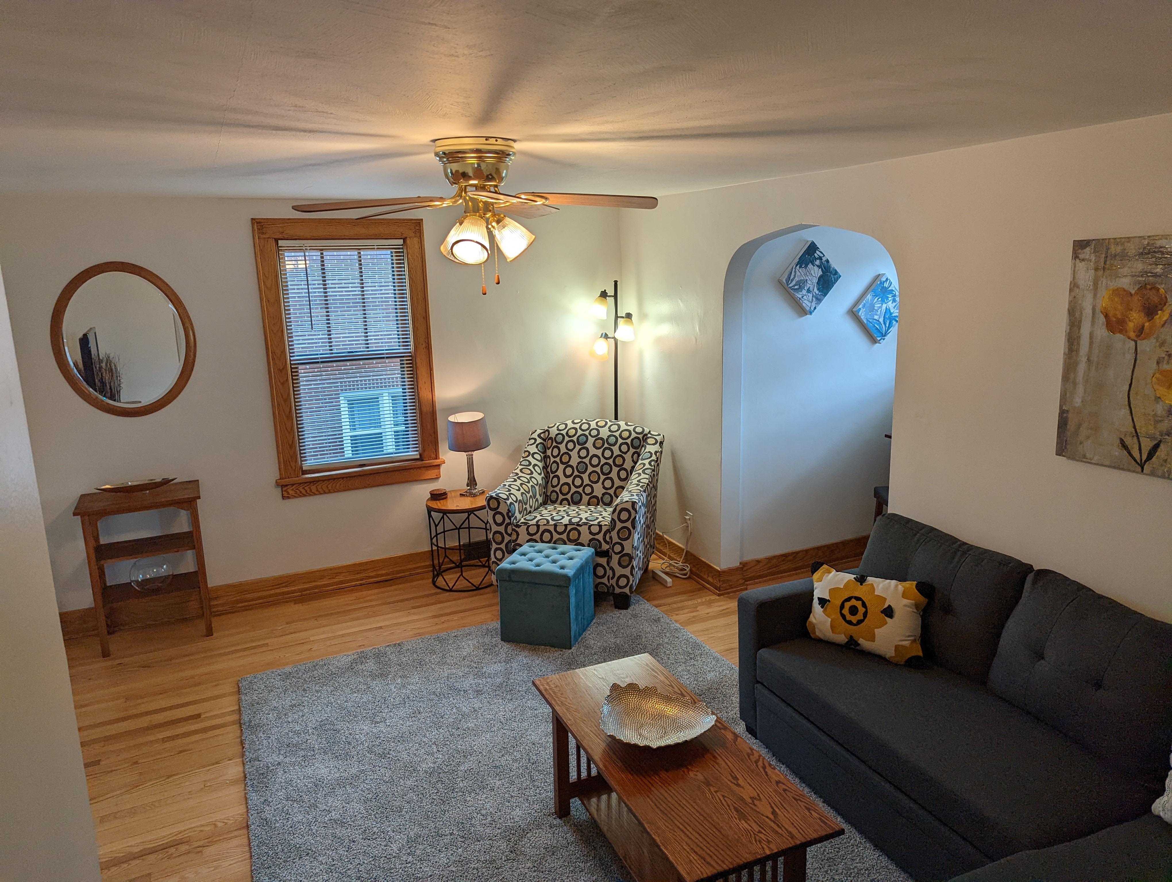 Beautiful Spacious 1 Bedroom Apt. Great Location.