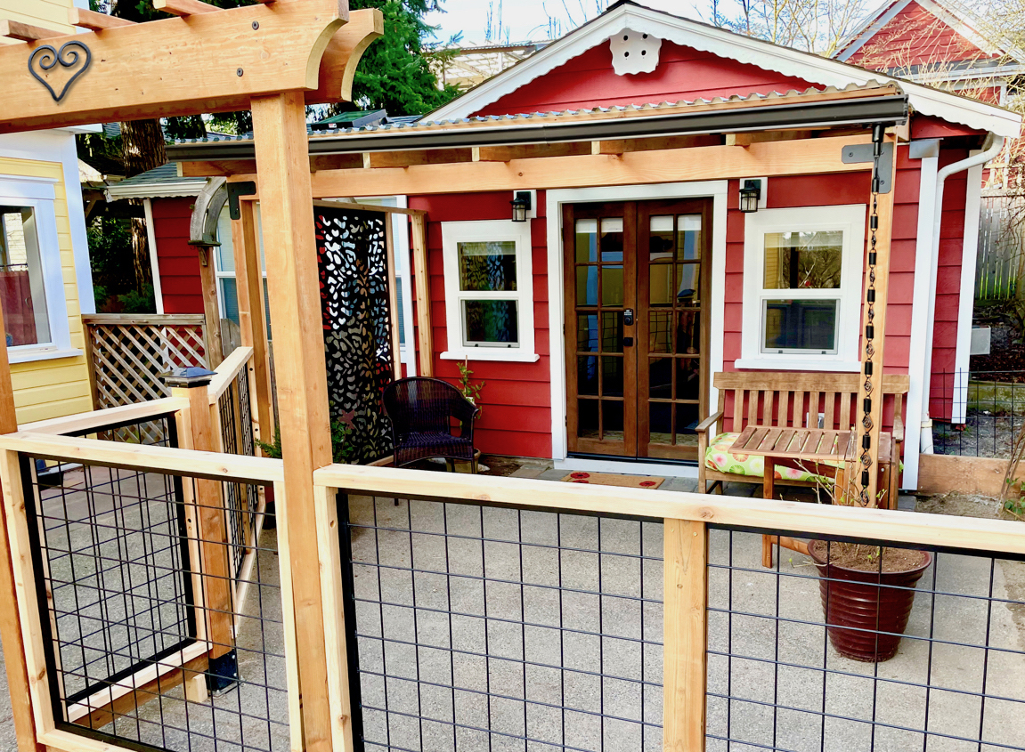 Cozy Ballard Cottage - Sleeps 5