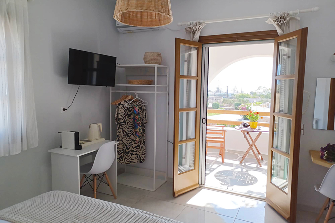 Lovely room a short walk from Agia Anna beach