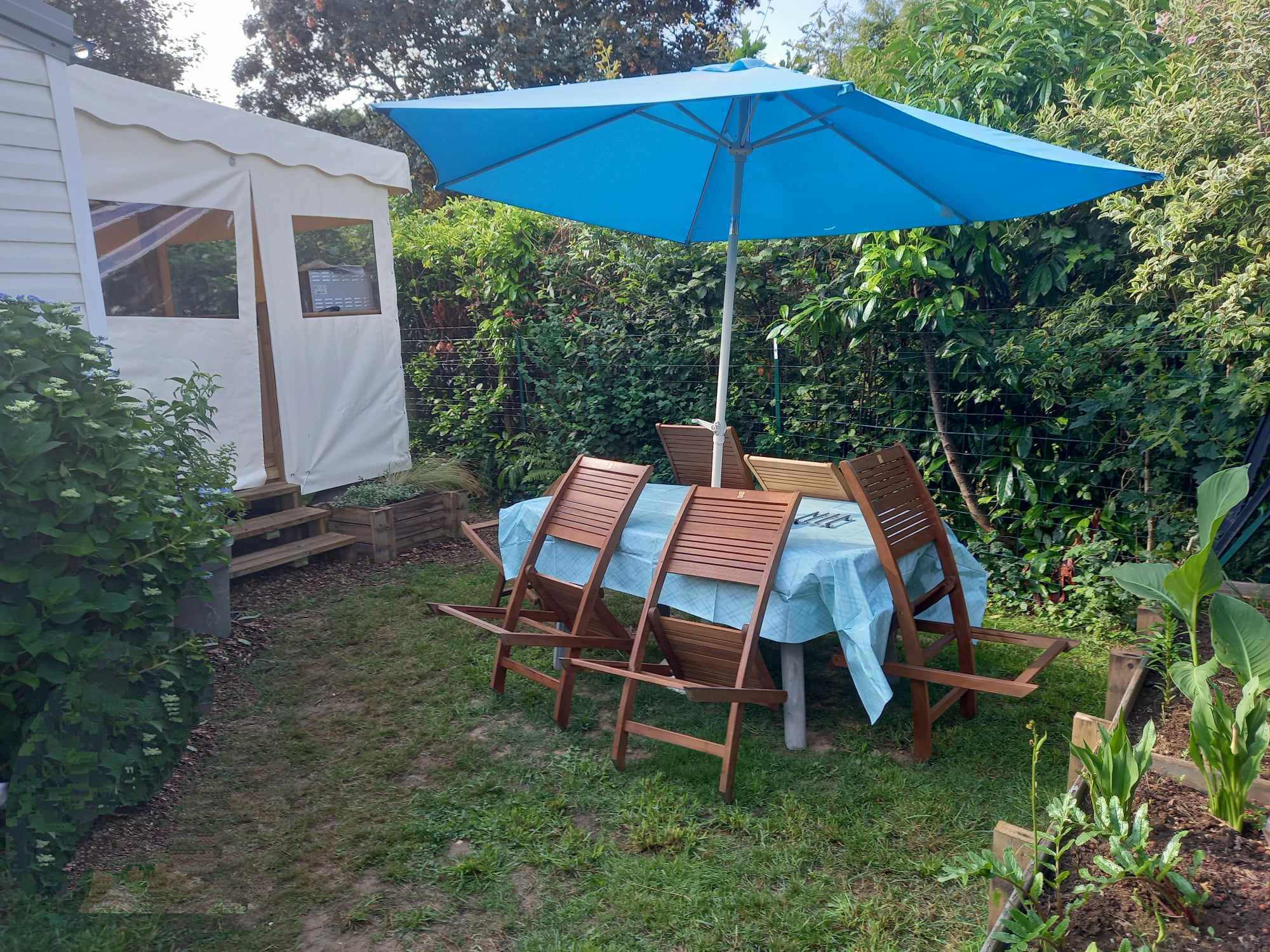 Quiet mobile home enclosed garden not overlooked