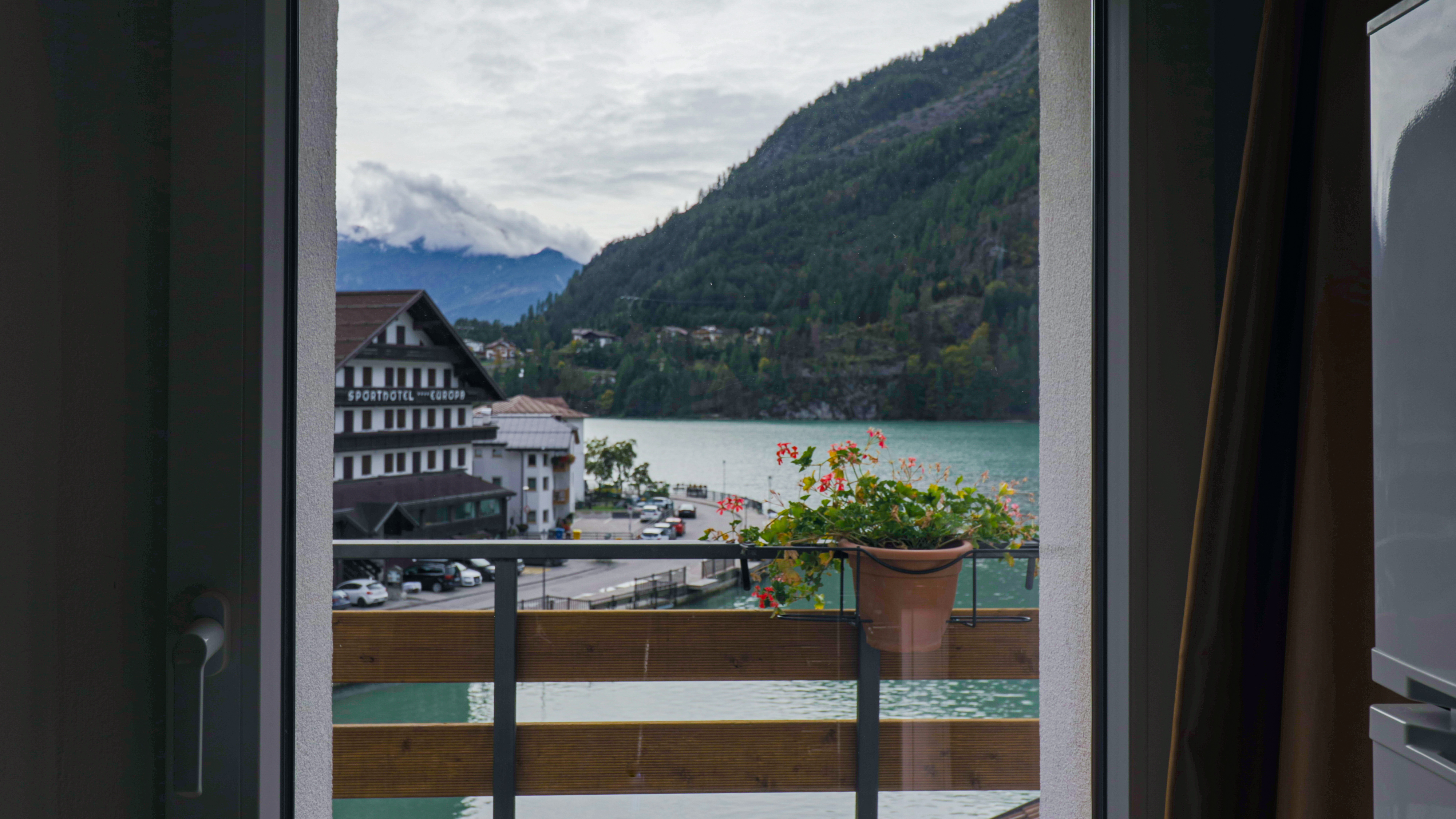 Apartment 2 with a balcony lake view