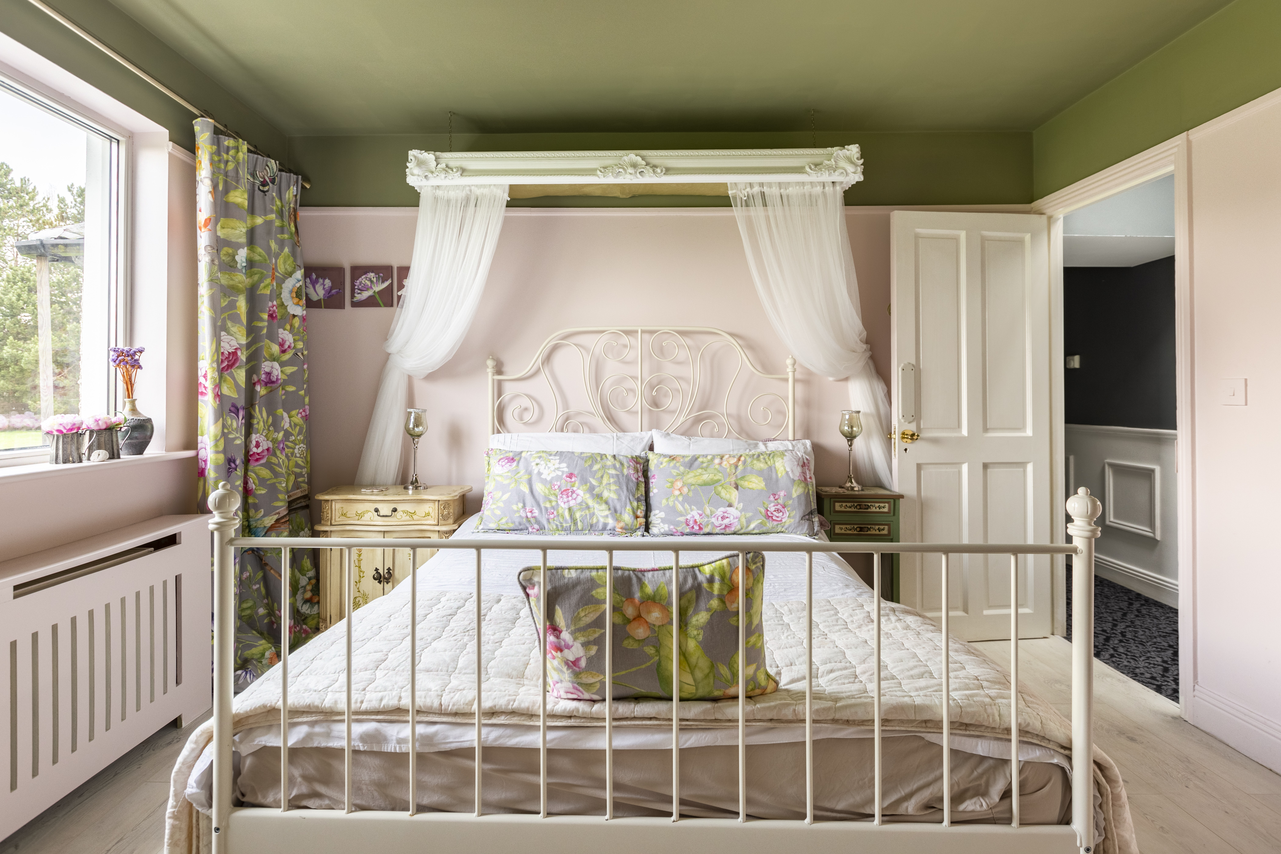 Fairy House, Lucan,Private Room for a Couple in South Dublin, Dublin