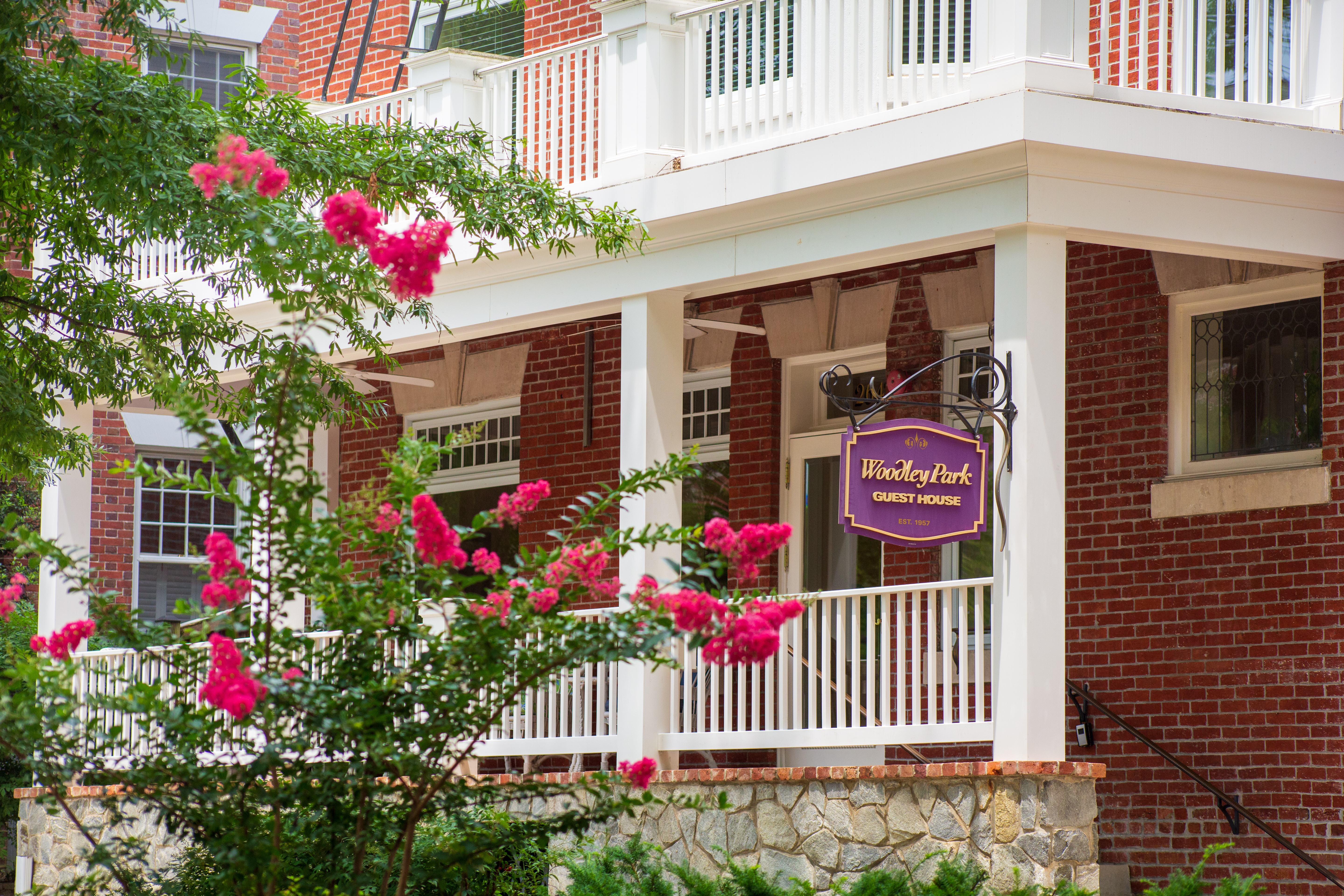 Great Downtown Location, Fun Hosts+Daily Breakfast in Cleveland Park, Woodley Park, Massachusetts Avenue Heights, Woodland-Normanstone Terrace, Washington Dc