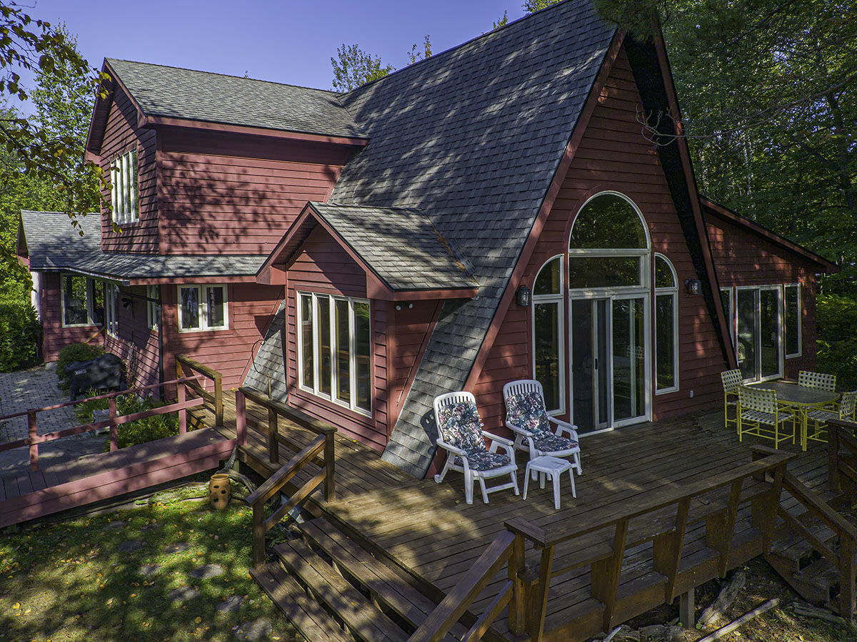 Waterfront modified Aframe on chain of 10 lakes Houses for Rent in