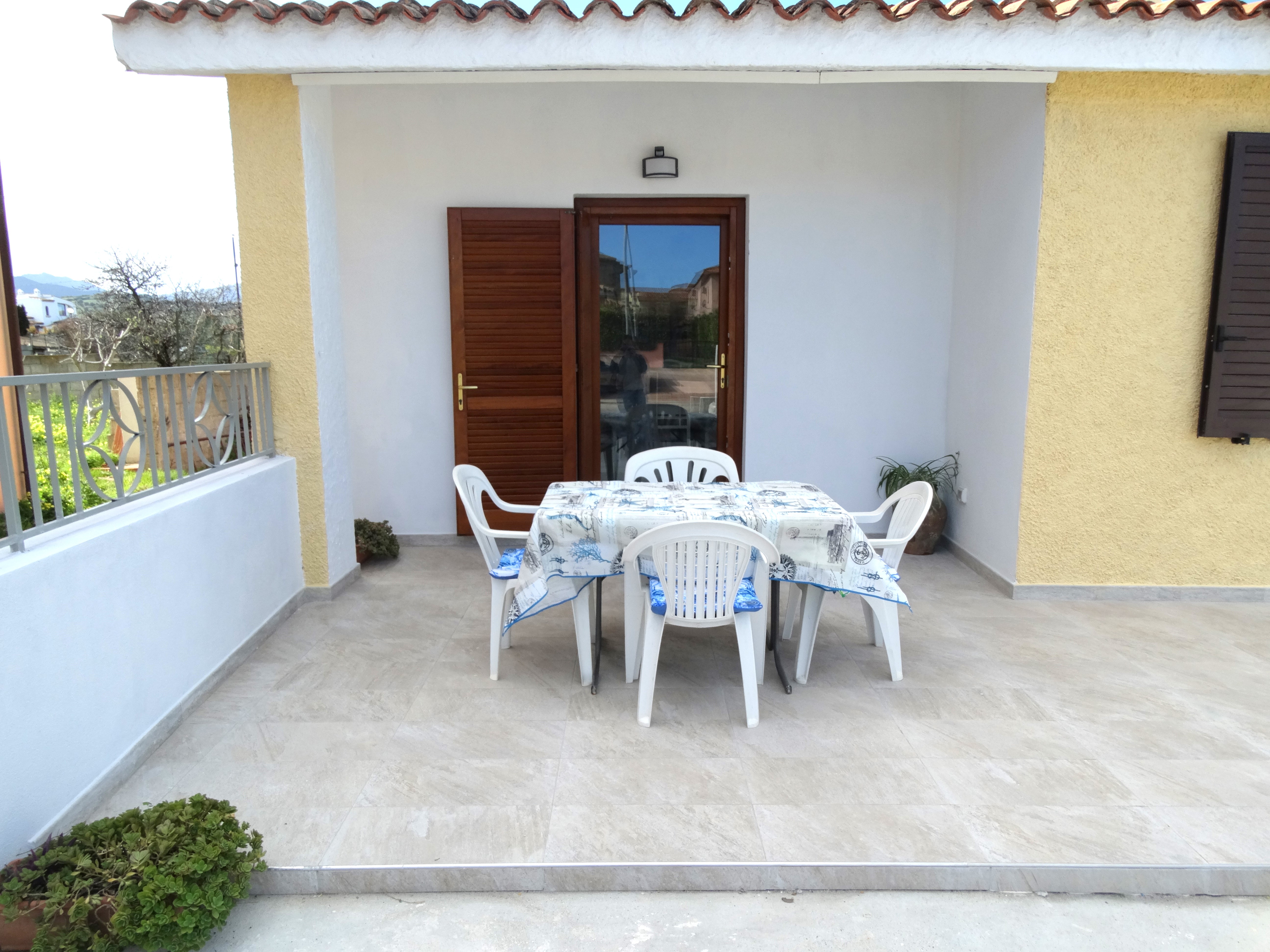 Stella Marina steps from the sea