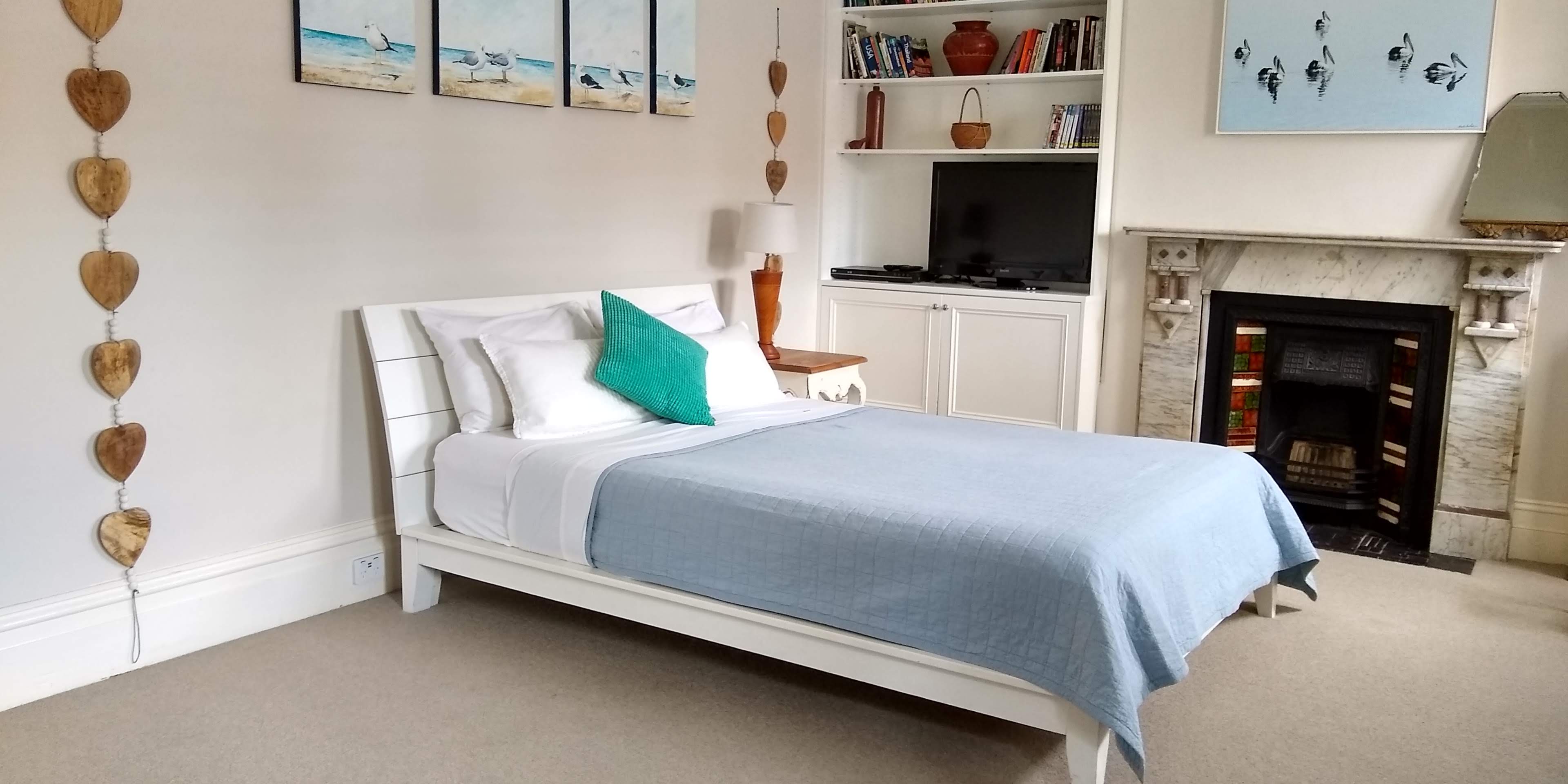 Huge room in Classic Terrace - Inner Sydney — real-estate in Marrickville, Sydney
