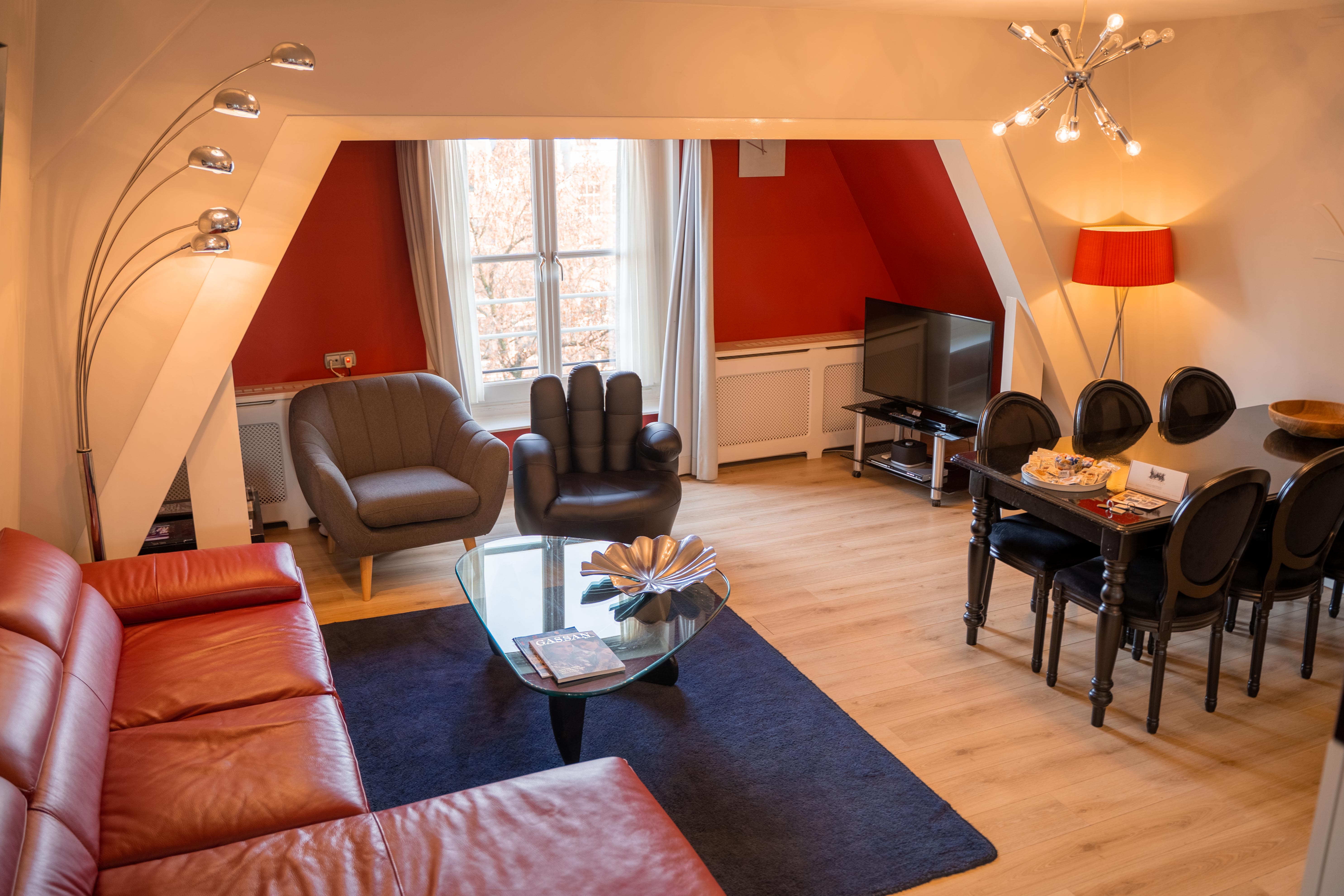 Karel Appel apartment with canal view + terrace — Amsterdam stay