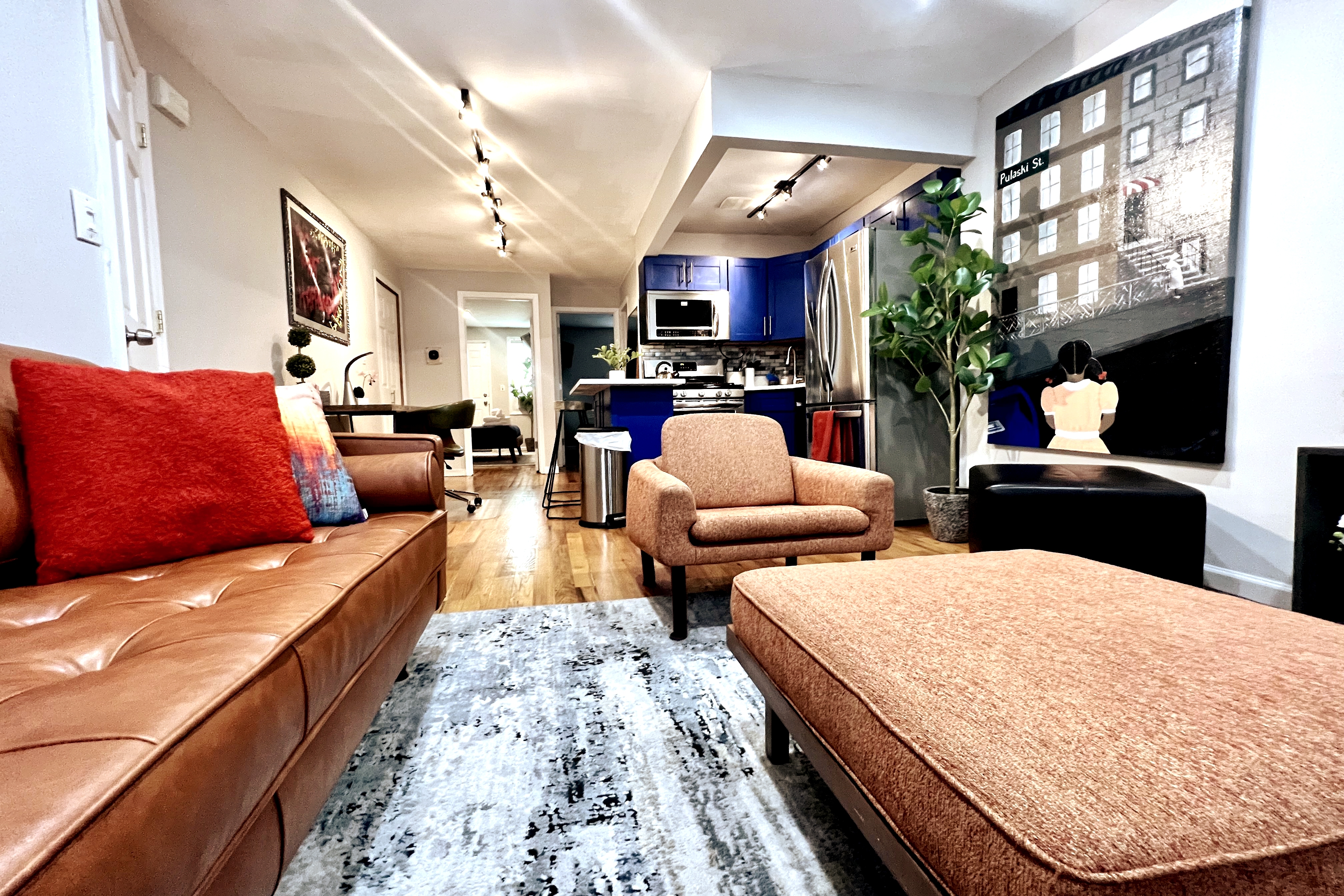 Cozy Modern 2 Bedroom Apartment 20 min from City