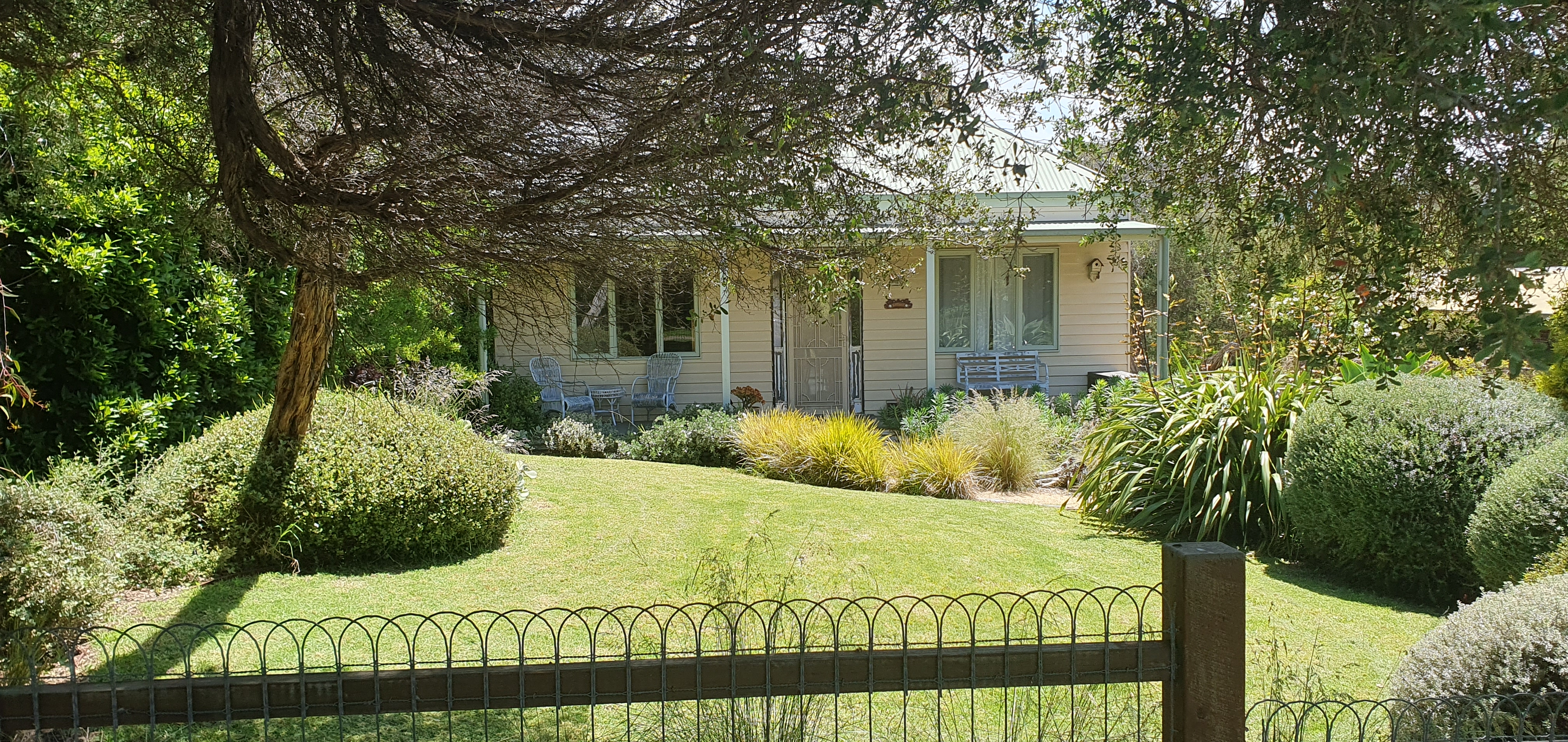Slow Beach Cottage Rye - Walk to Back Beach in Point Nepean, Mornington Peninsula