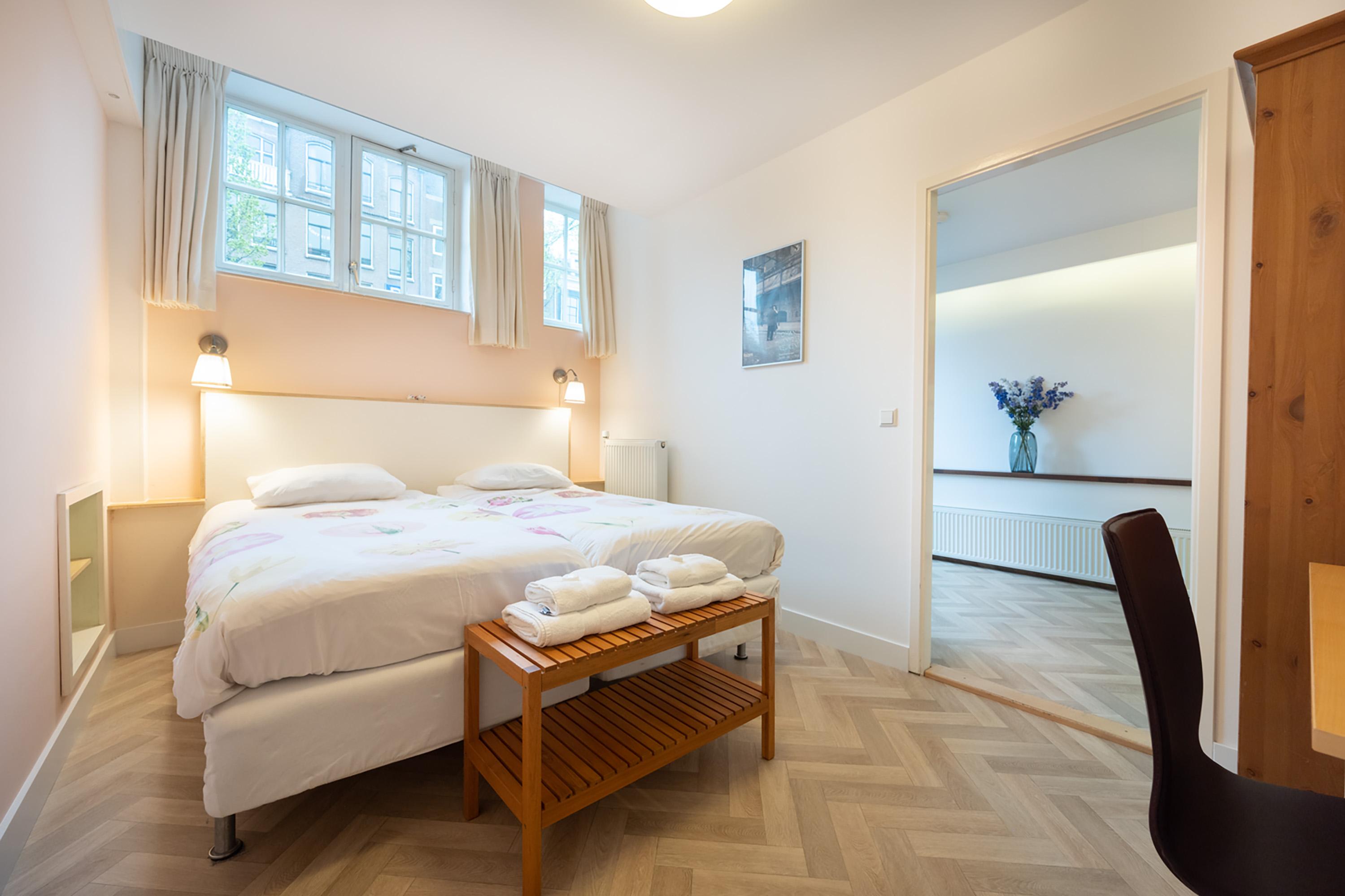 Spacious 4p canal apartment in perfect location — Amsterdam stay