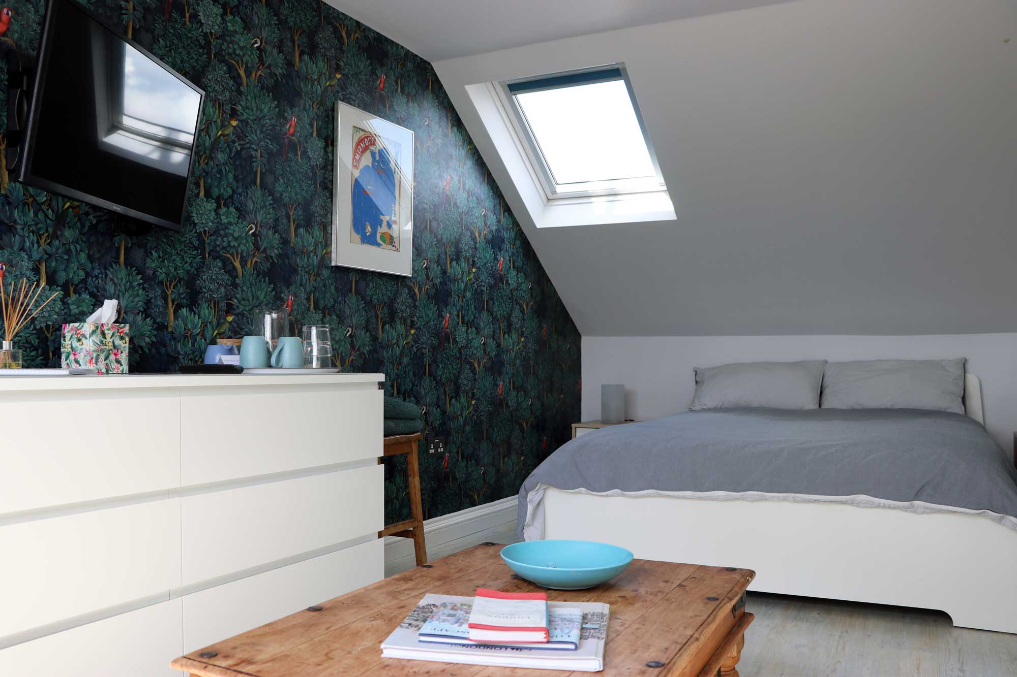 Large loft room close to Willesden Junction