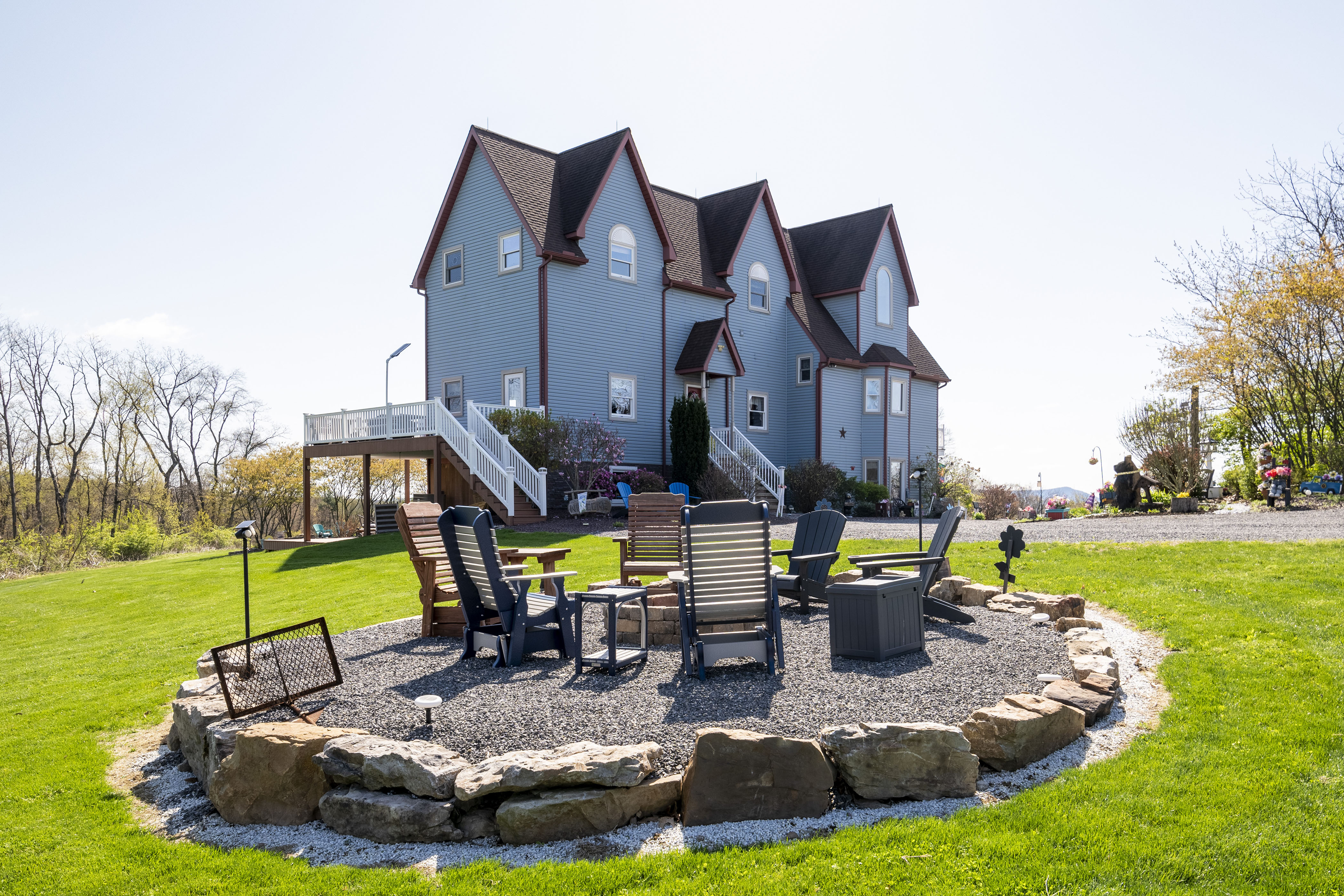 house on the hill ロンパース（Ballet） 70 Blue House on the Hill - Houses for Rent in Middleburg