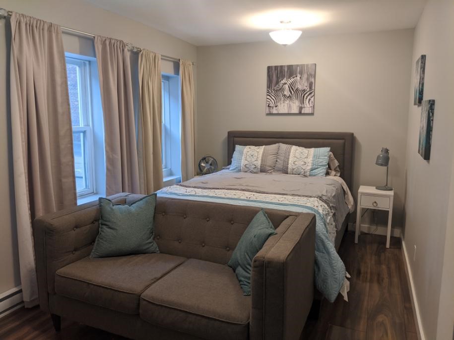 Cute Budget Friendly Studio Uptown Prince William in City of Saint John, New Brunswick
