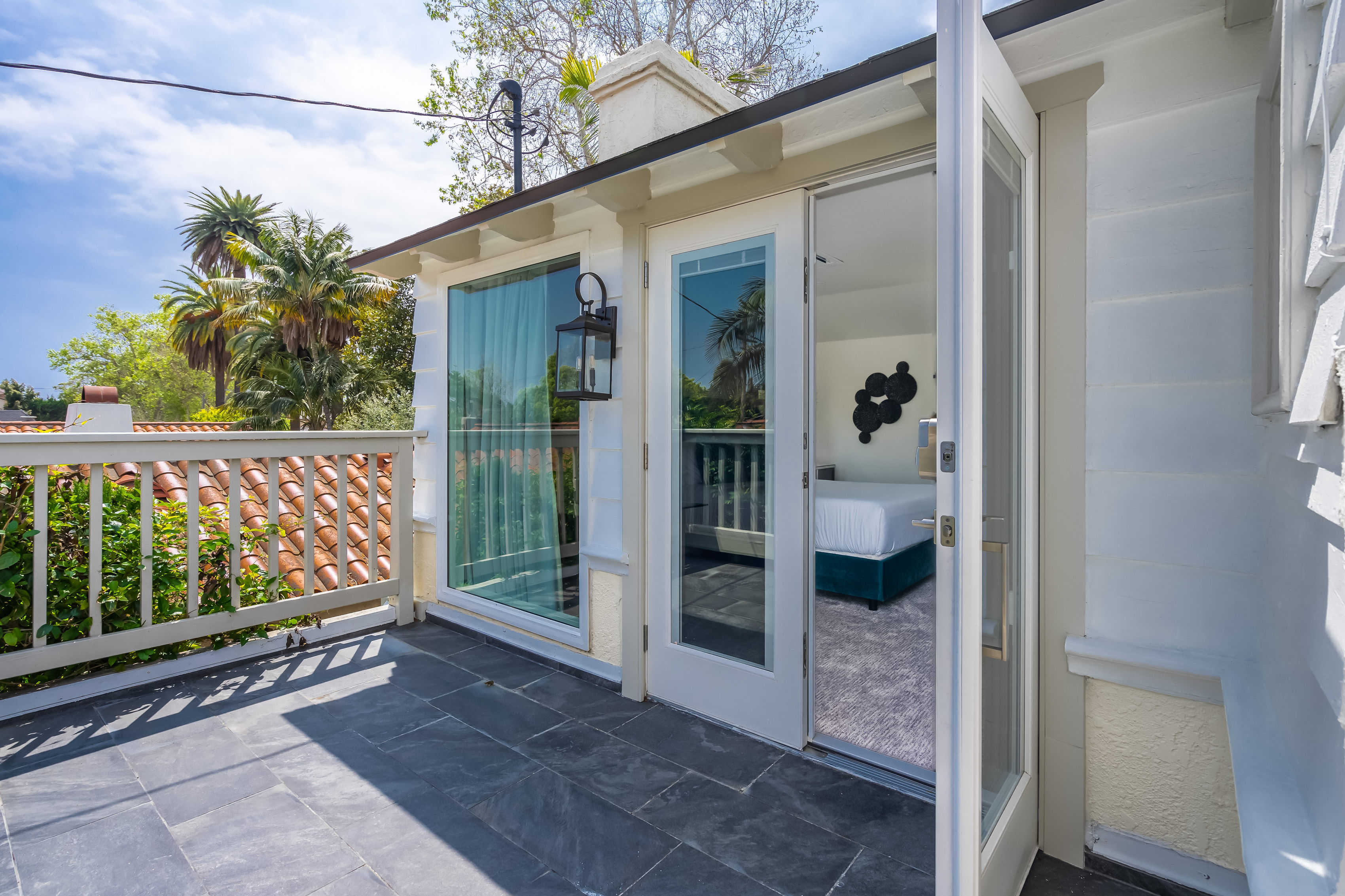 Chestnut Suite 102 with pool, hot tub & parking
