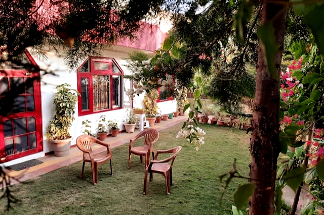 Family Suite in Solan with Lawn, Comfy and Cozy
