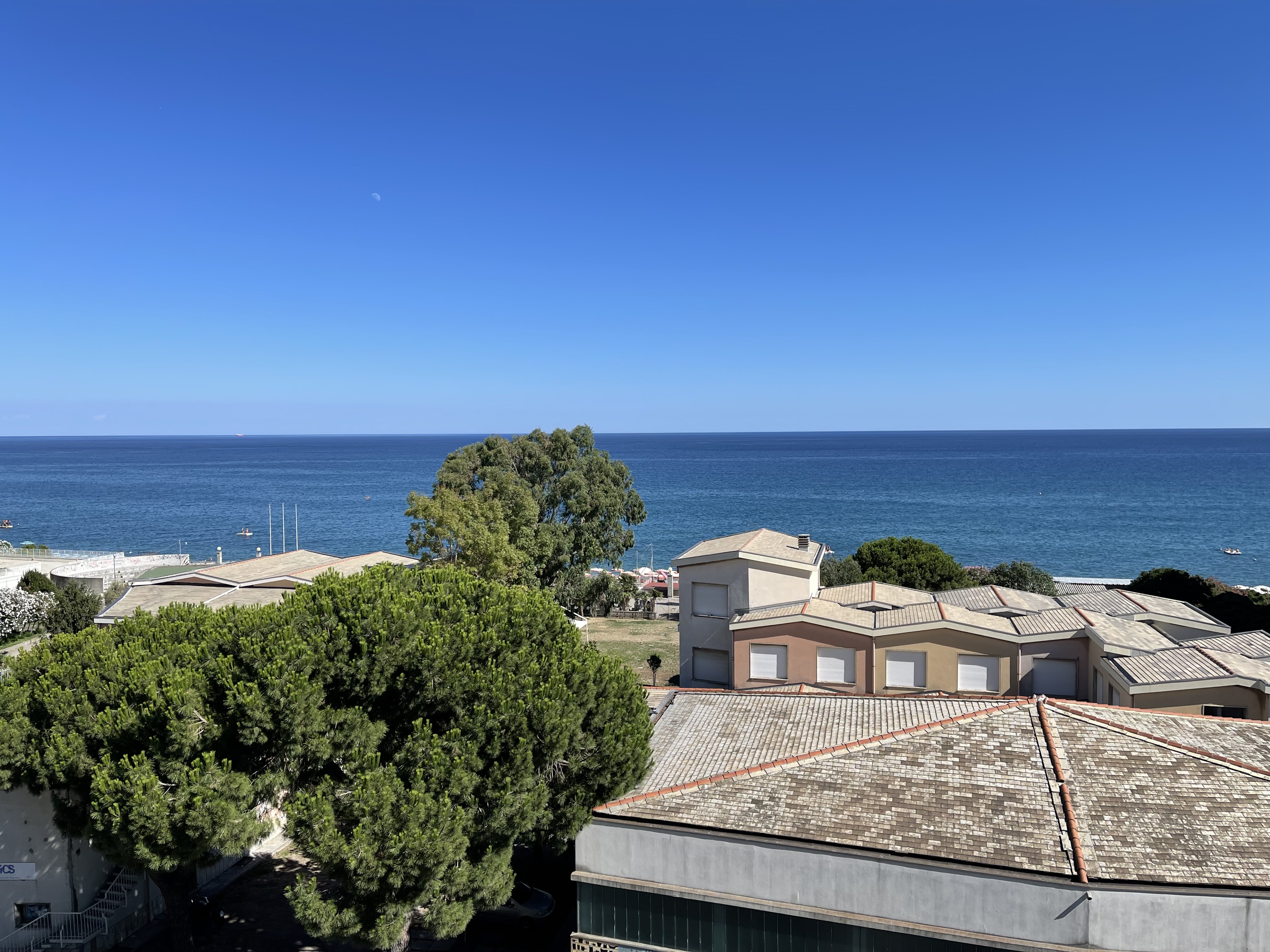 Entire beachfront apartment in Savona