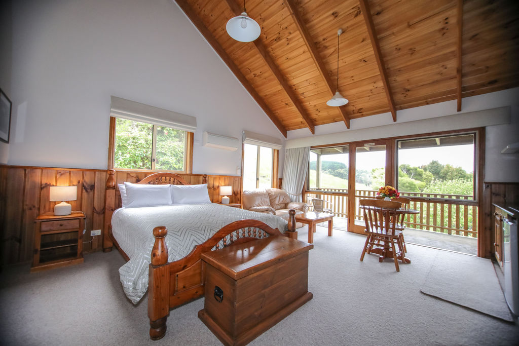 Daysy Hill Country Cottages - Spa Suite in Corangamite, Barwon South West Vic