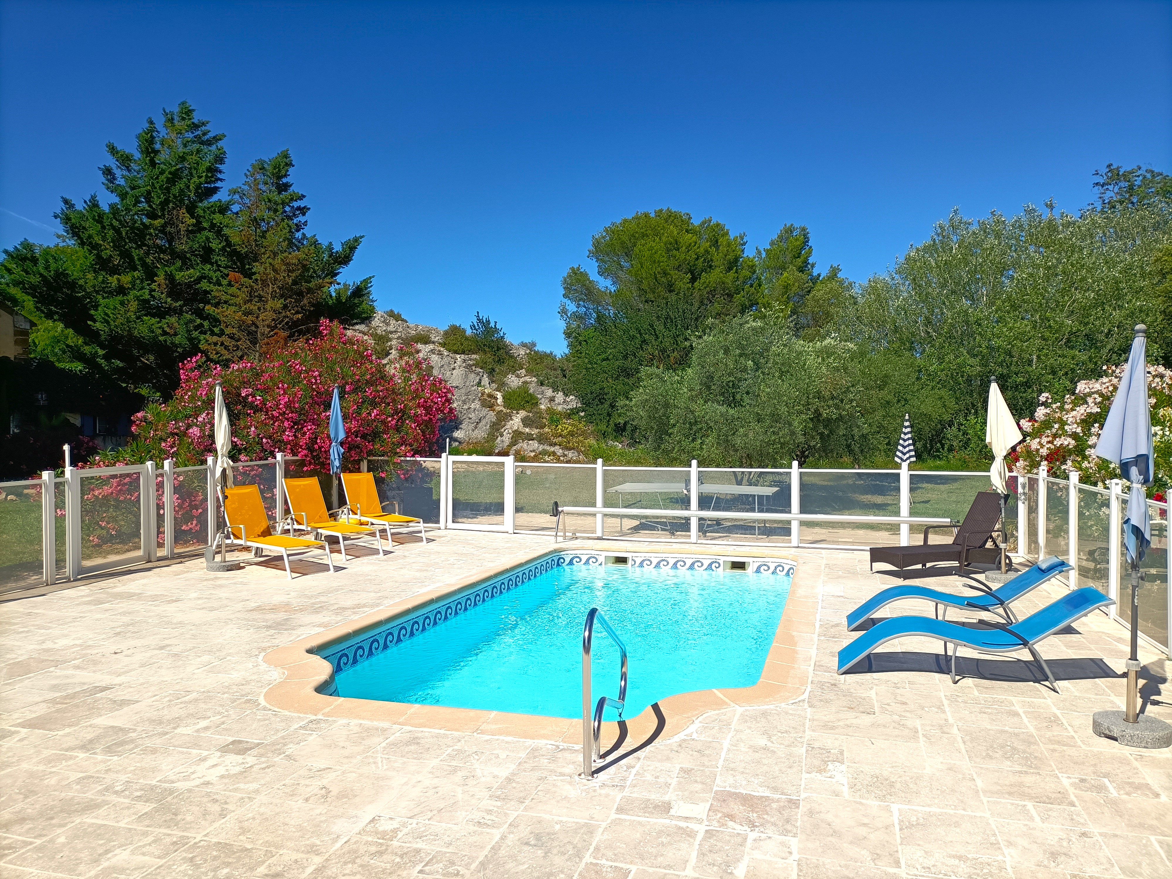 Apt LES OLIVIERS with terrace and pool access