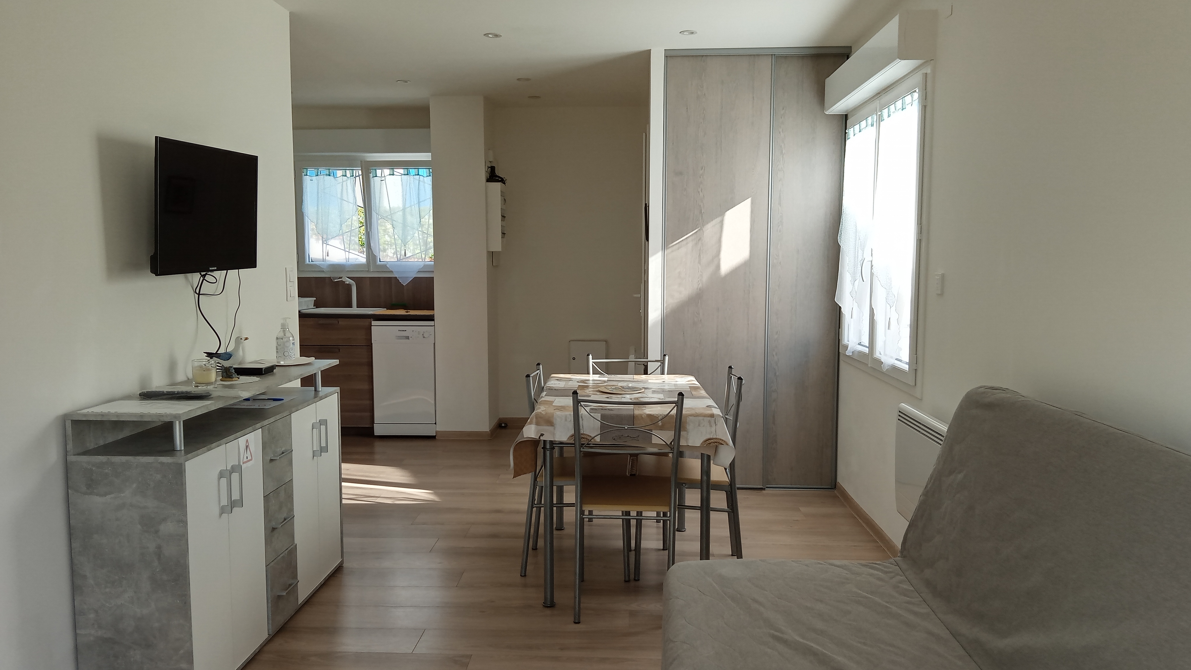 Studio 150m Foncillon beach with garden/terrace