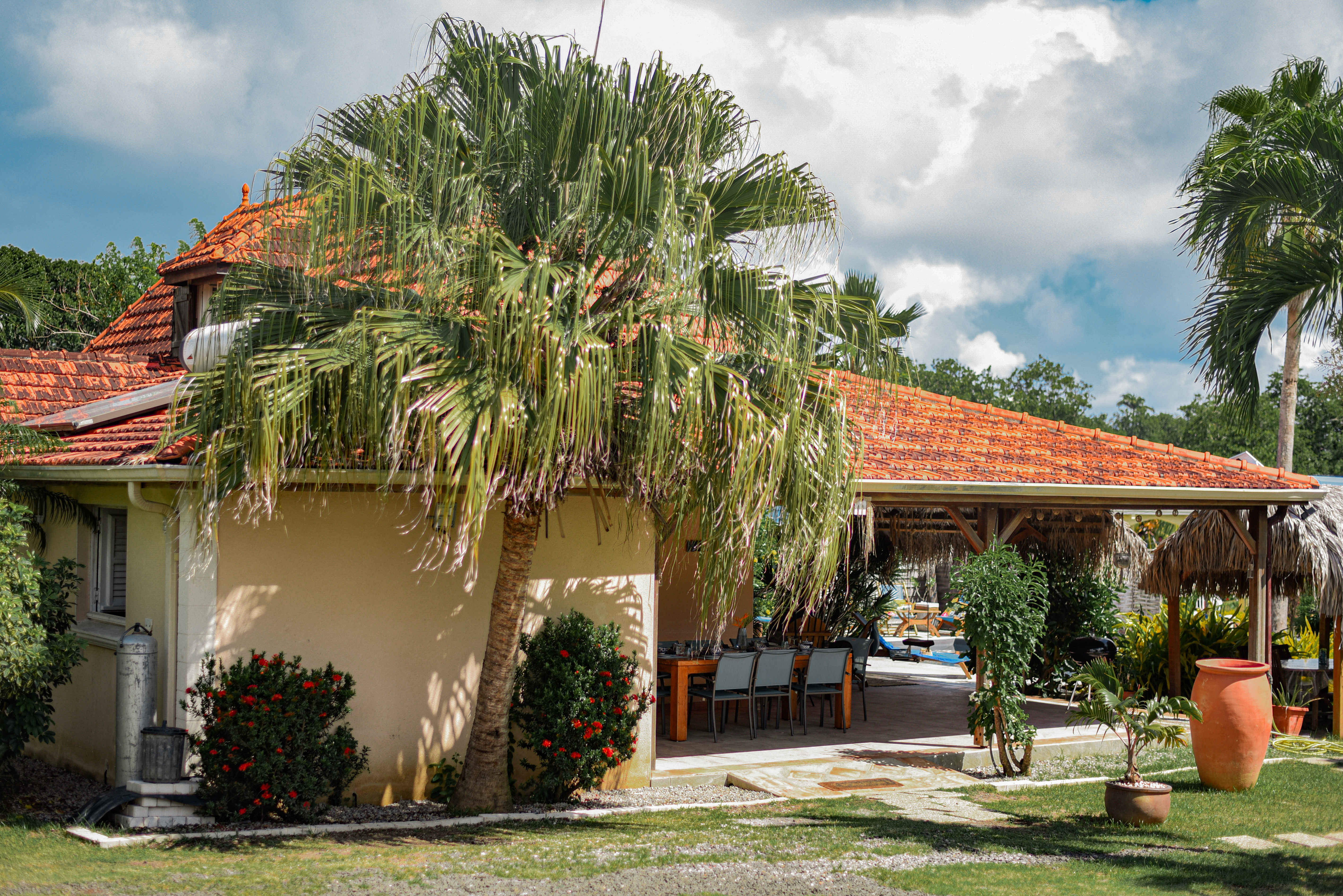 Papeth House spacious villa with authentic charm