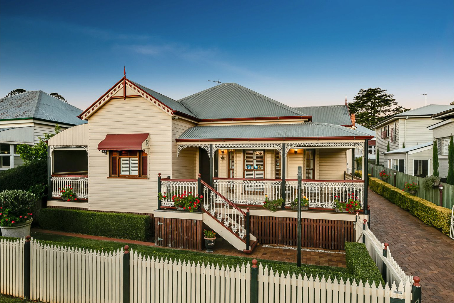 Two houses one location, sleeps 14, Toowoomba CBD. Houses for Rent in