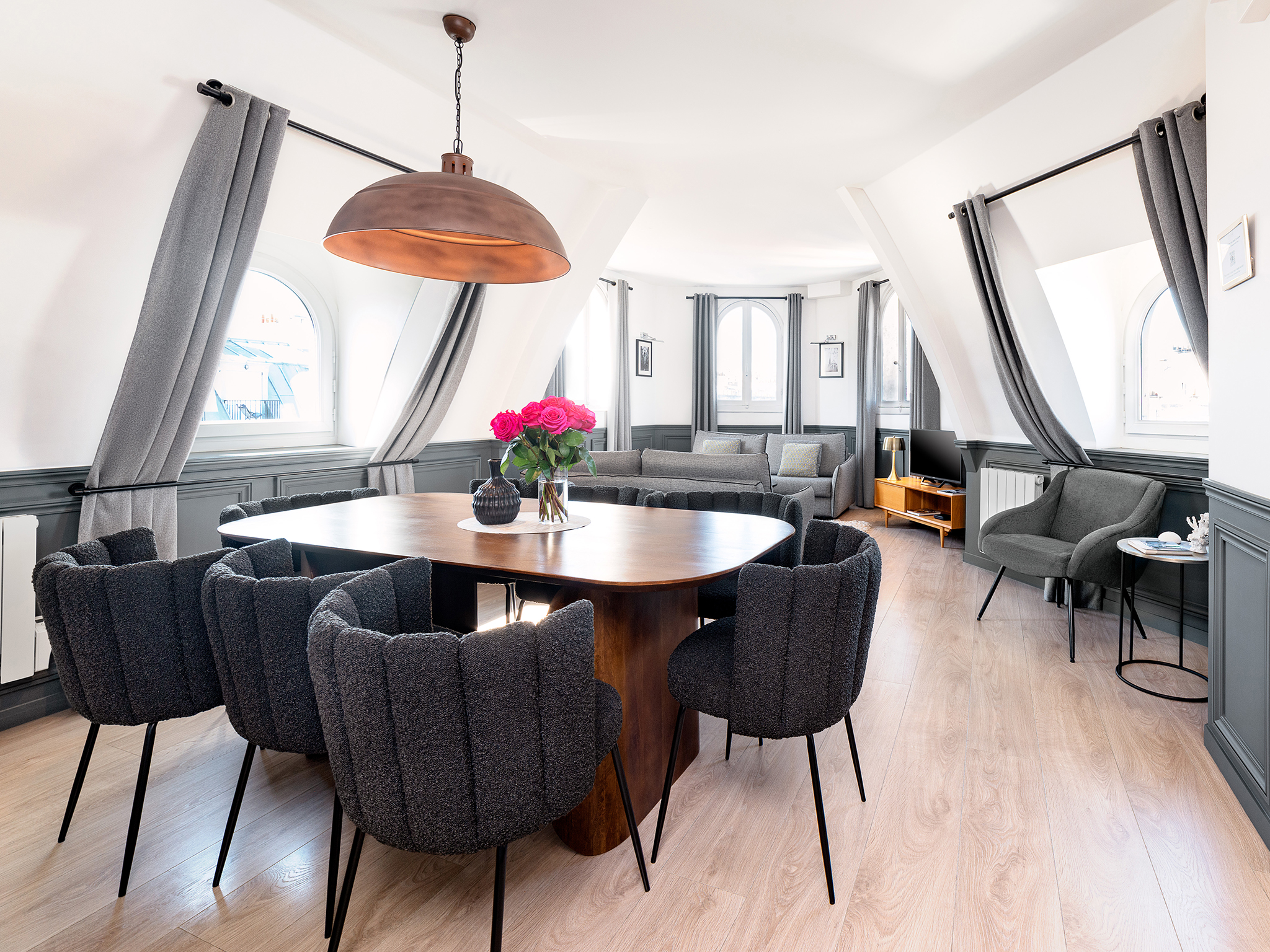 LivinParis | Luxury AC 3BDR Louvre - Eiffel View