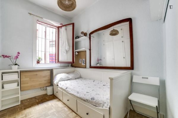 Single room with bathroom in the center of Madrid in Palos de Moguer, Madrid