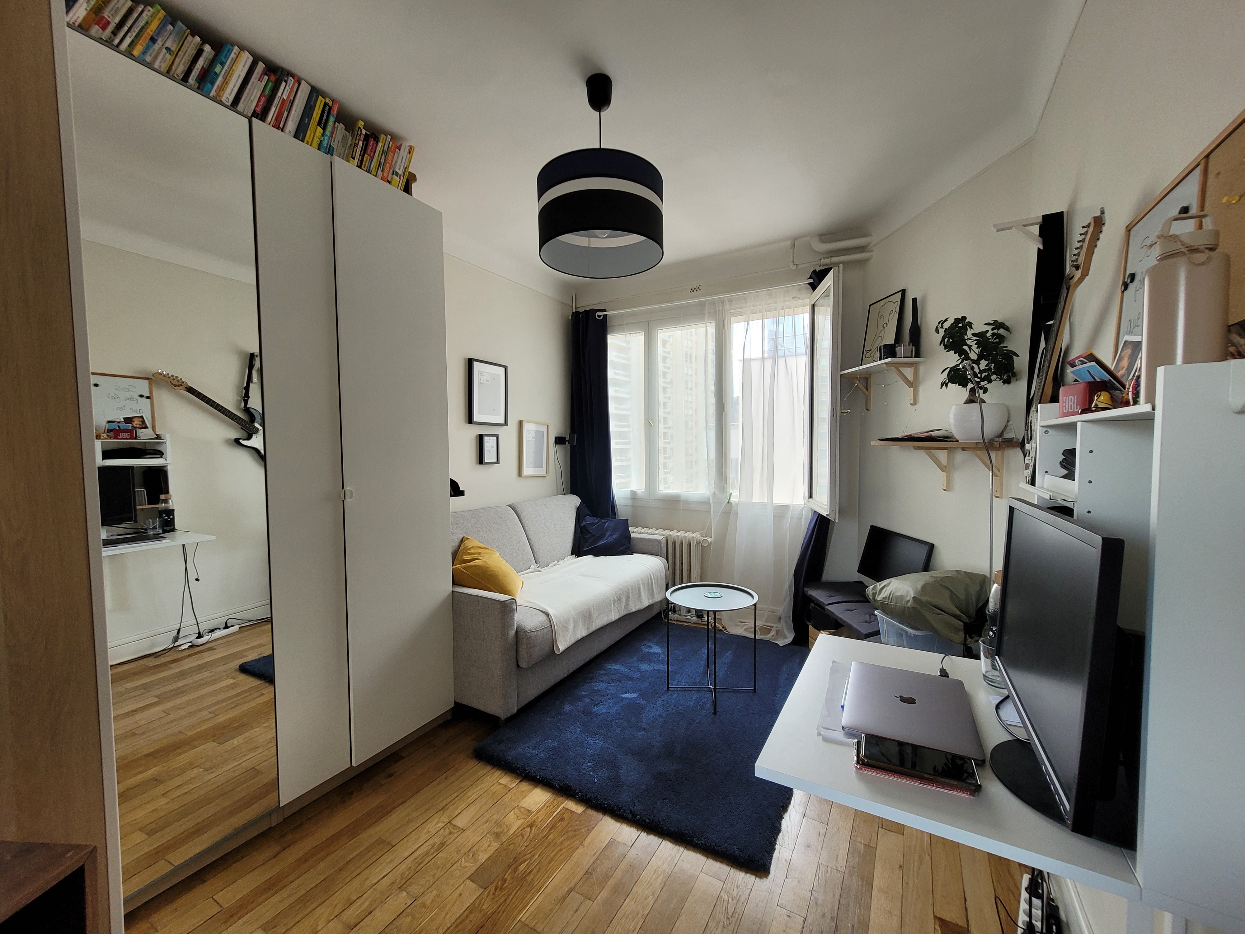 Cute studio apartment close to metro