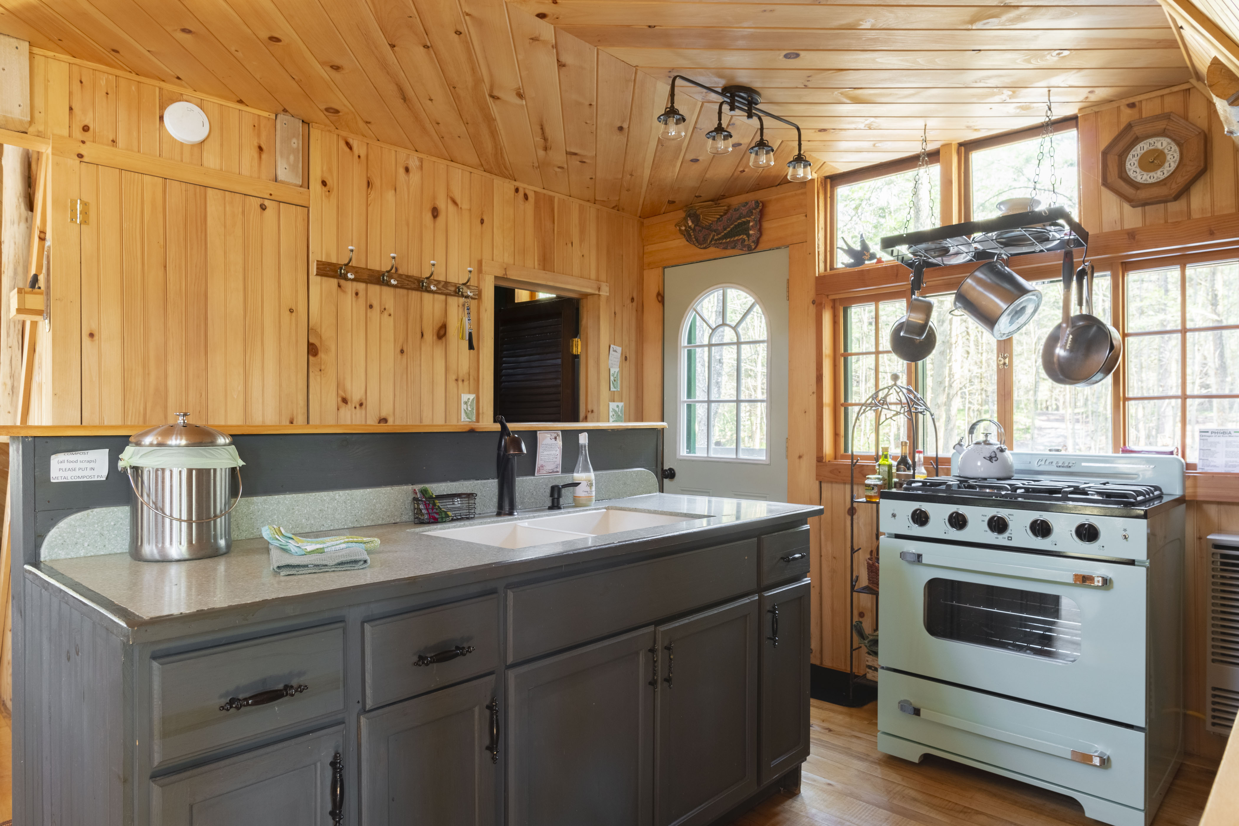 Riverside Cabin & Nature Trails
