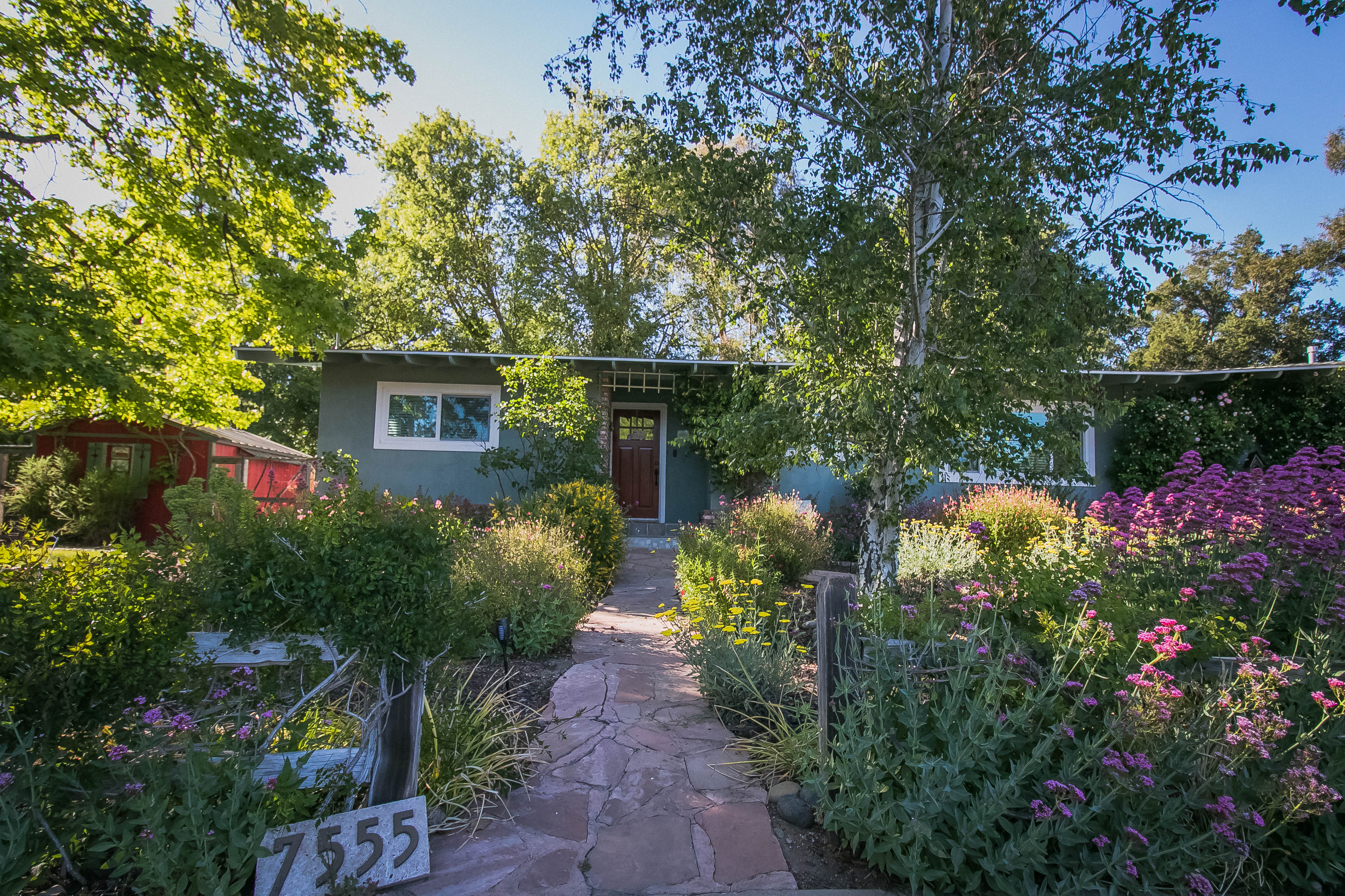 *Large Groups Welcome* Creekside Cottage