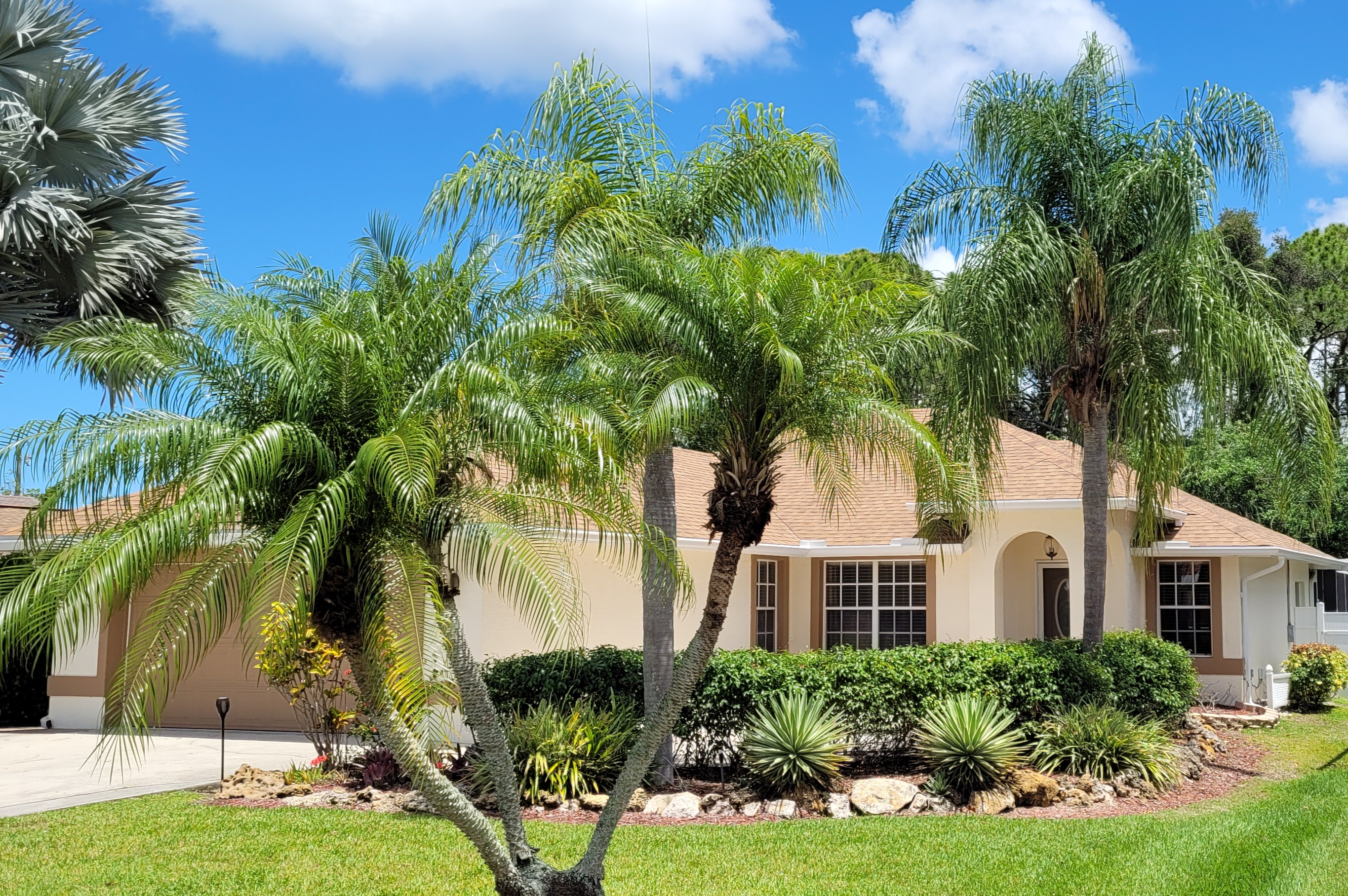 Heated Saltwater Pool/Spa Home, 5 Min to Beach