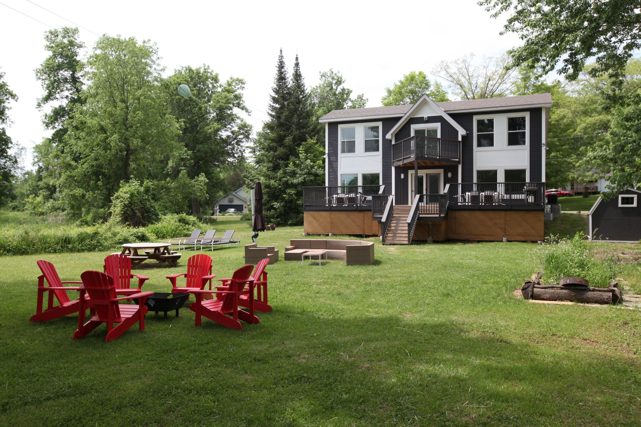 ️Entire Luxurious Waterfront Peninsula Cottage ️ Cottages for Rent in Marmora, Ontario, Canada