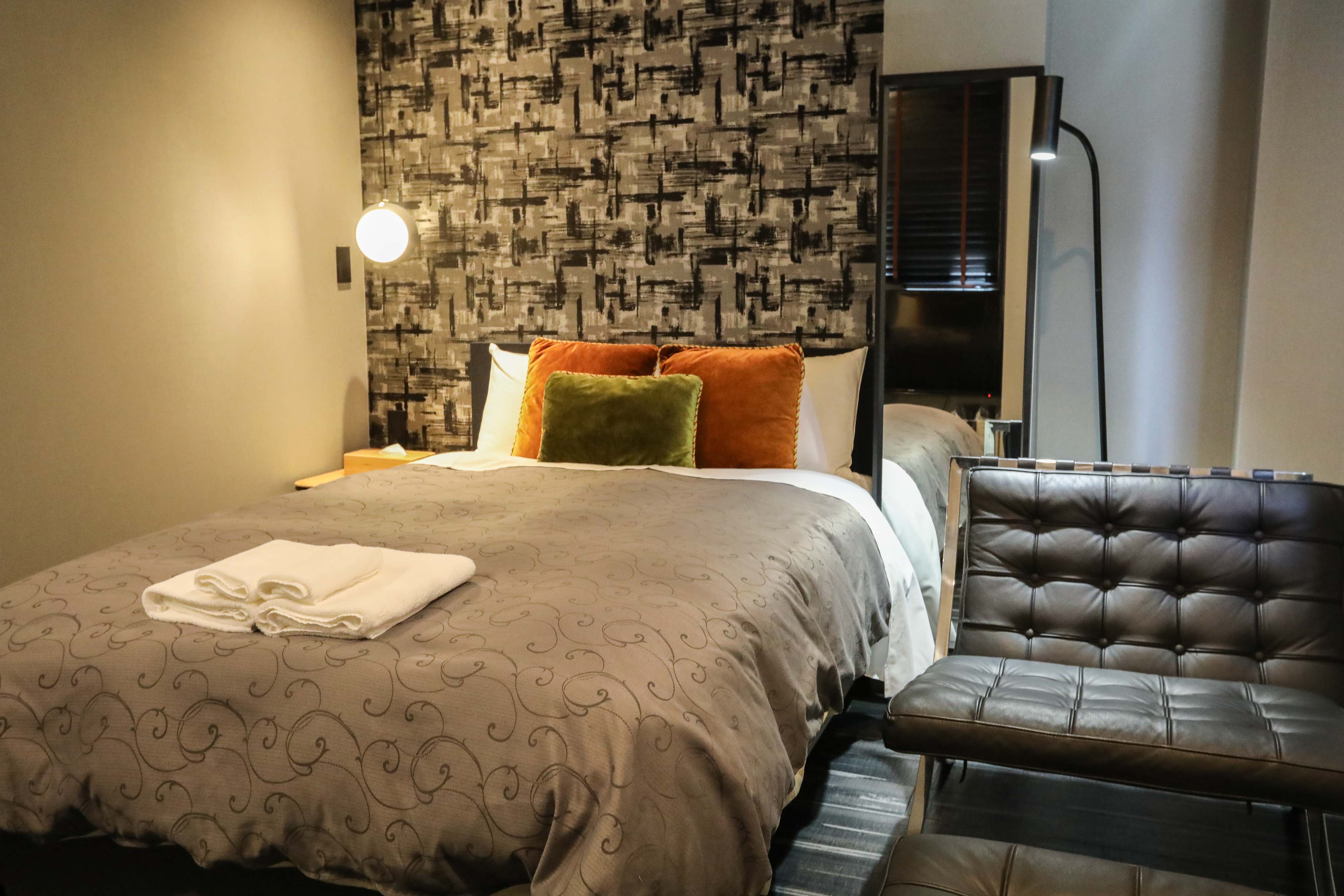 Easy JR Access | 21㎡ Double Room | Kitchen & Tub