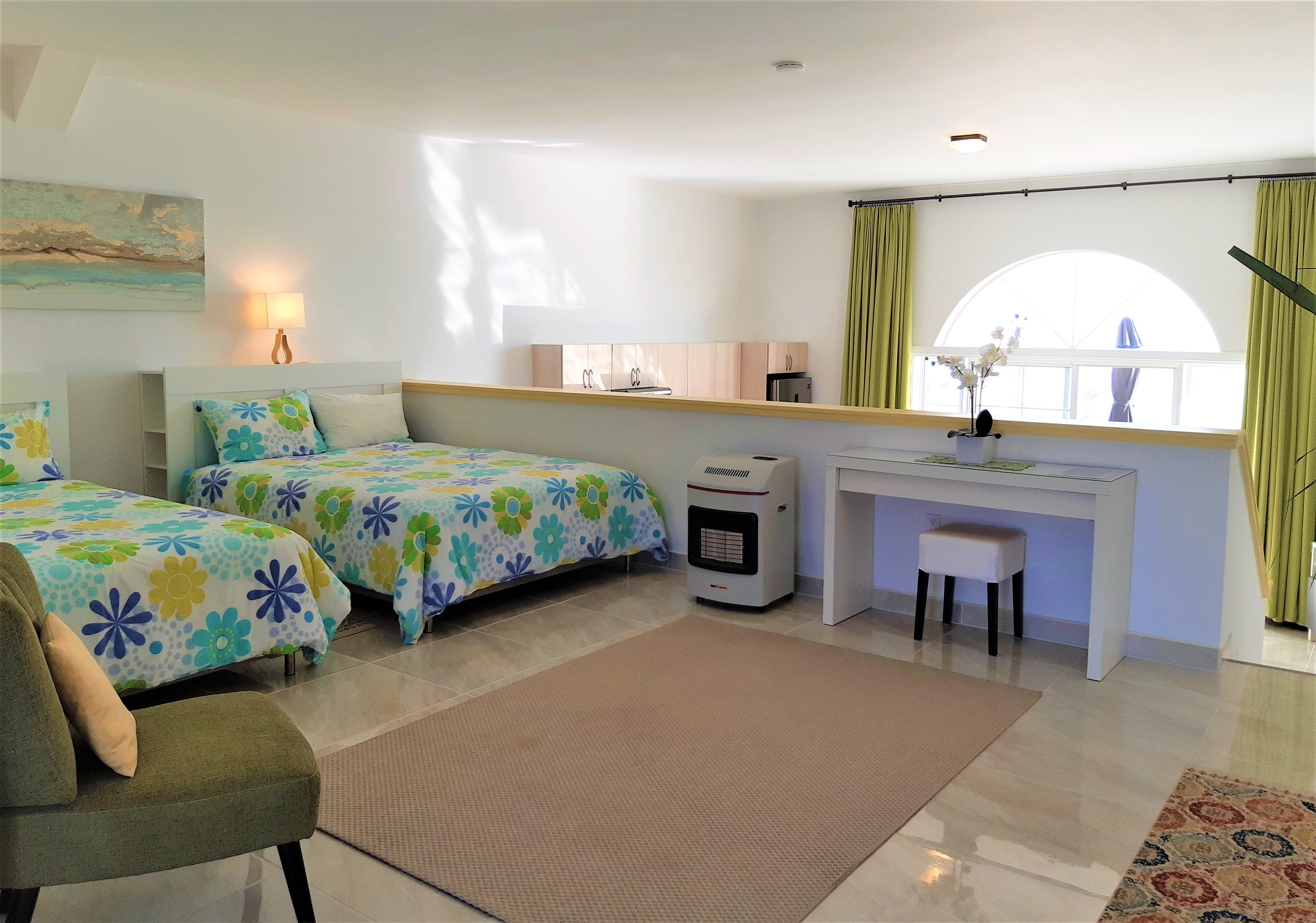 Beachfront Two, Rejuvenating Romantic Getaway!
