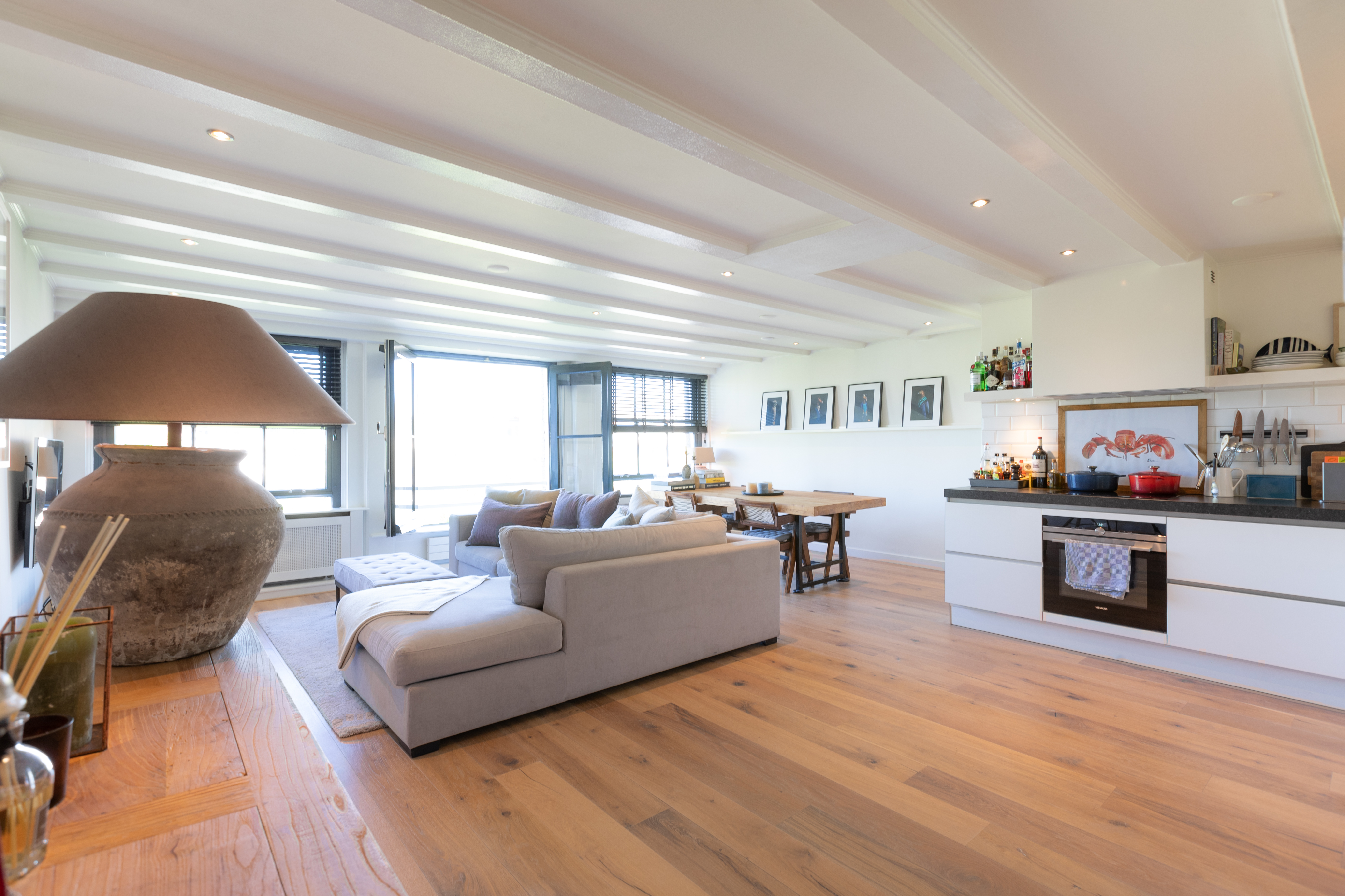 Beautiful & light Apt on canal — Amsterdam stay