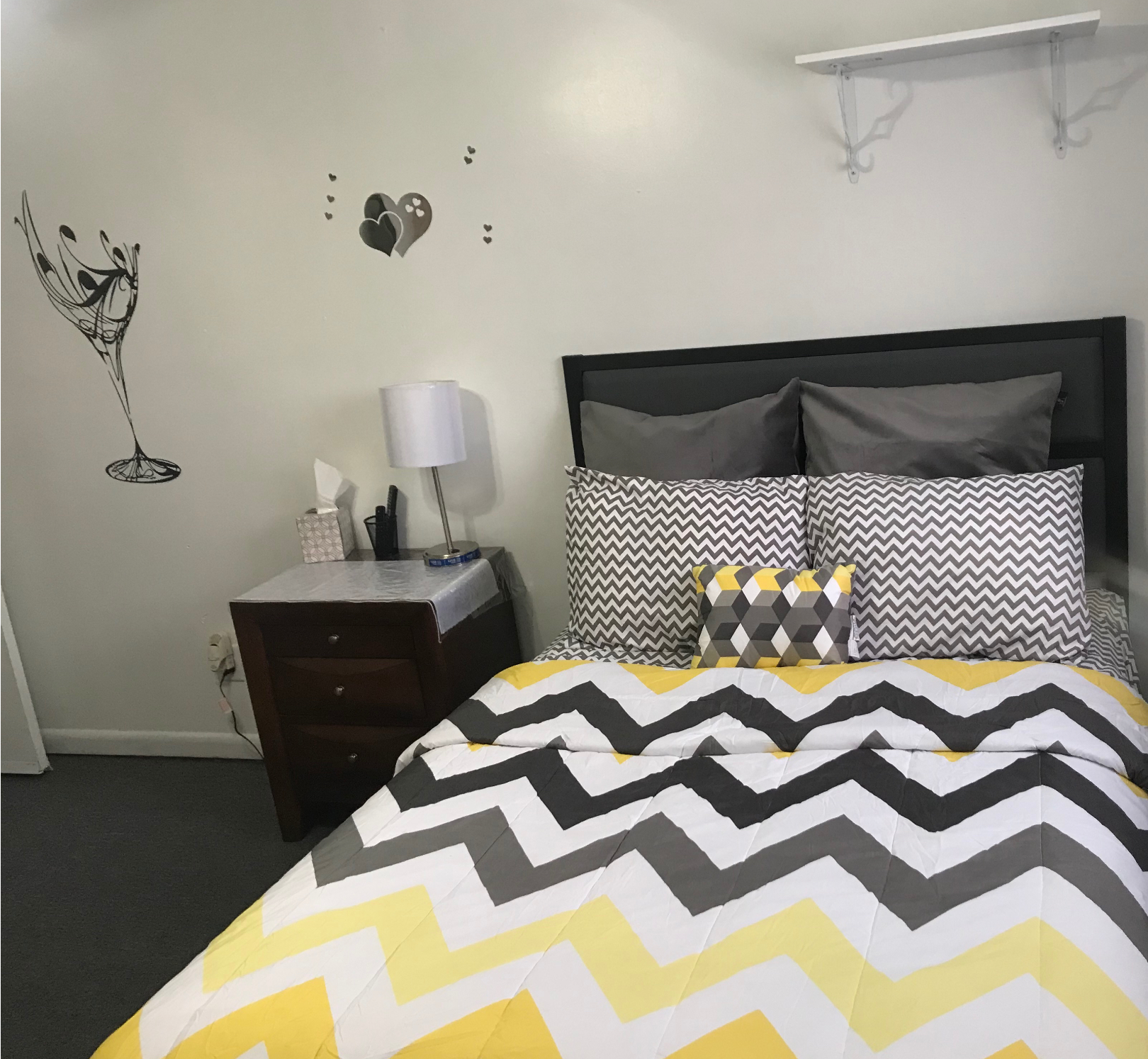 Large private bedroom w/bathroom in private house.