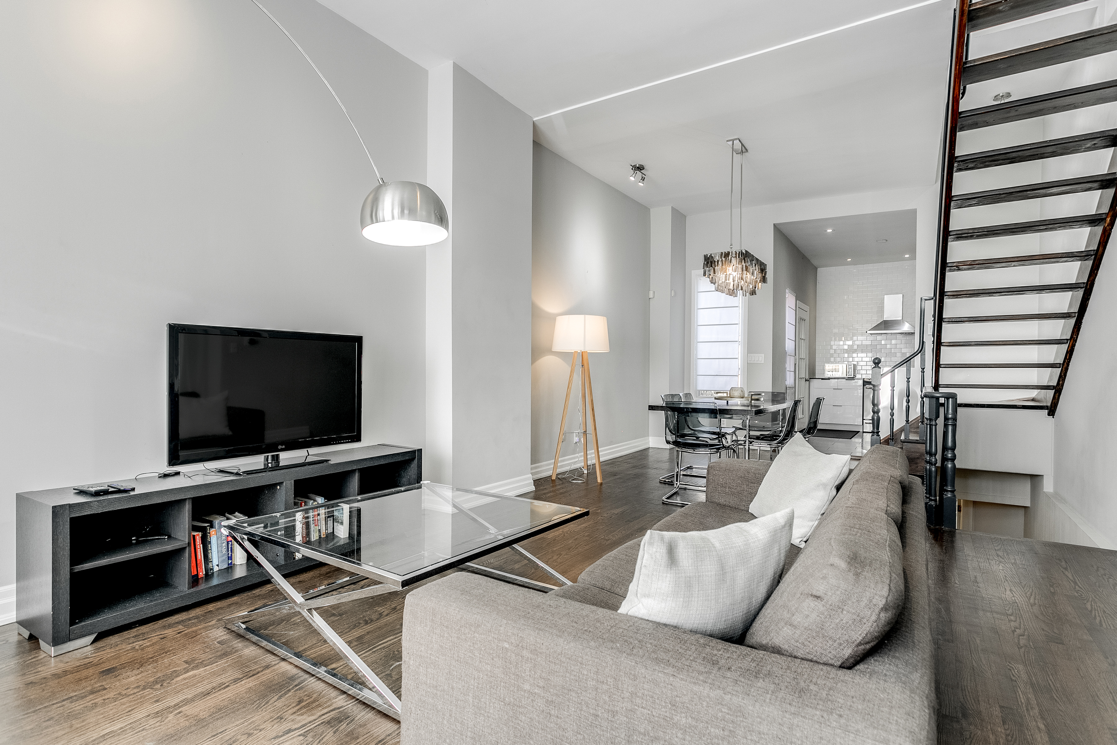 FIFA 2026 3BR Sleeps 8 Little Italy BMO and Bars in Palmerston-Little Italy, Toronto