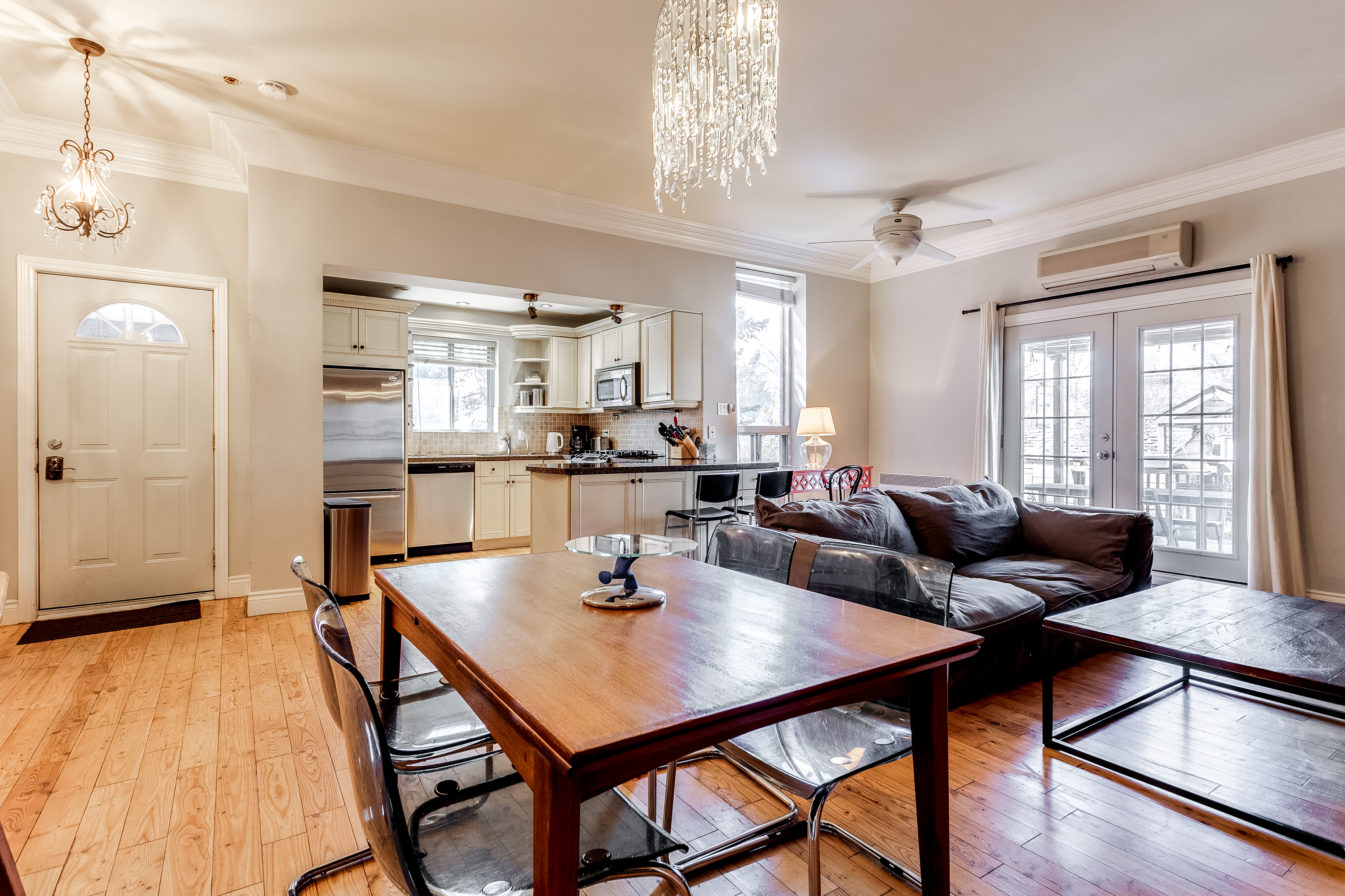 FIFA Toronto 2BR Sleeps 4 Near BMO Field in Palmerston-Little Italy, Toronto