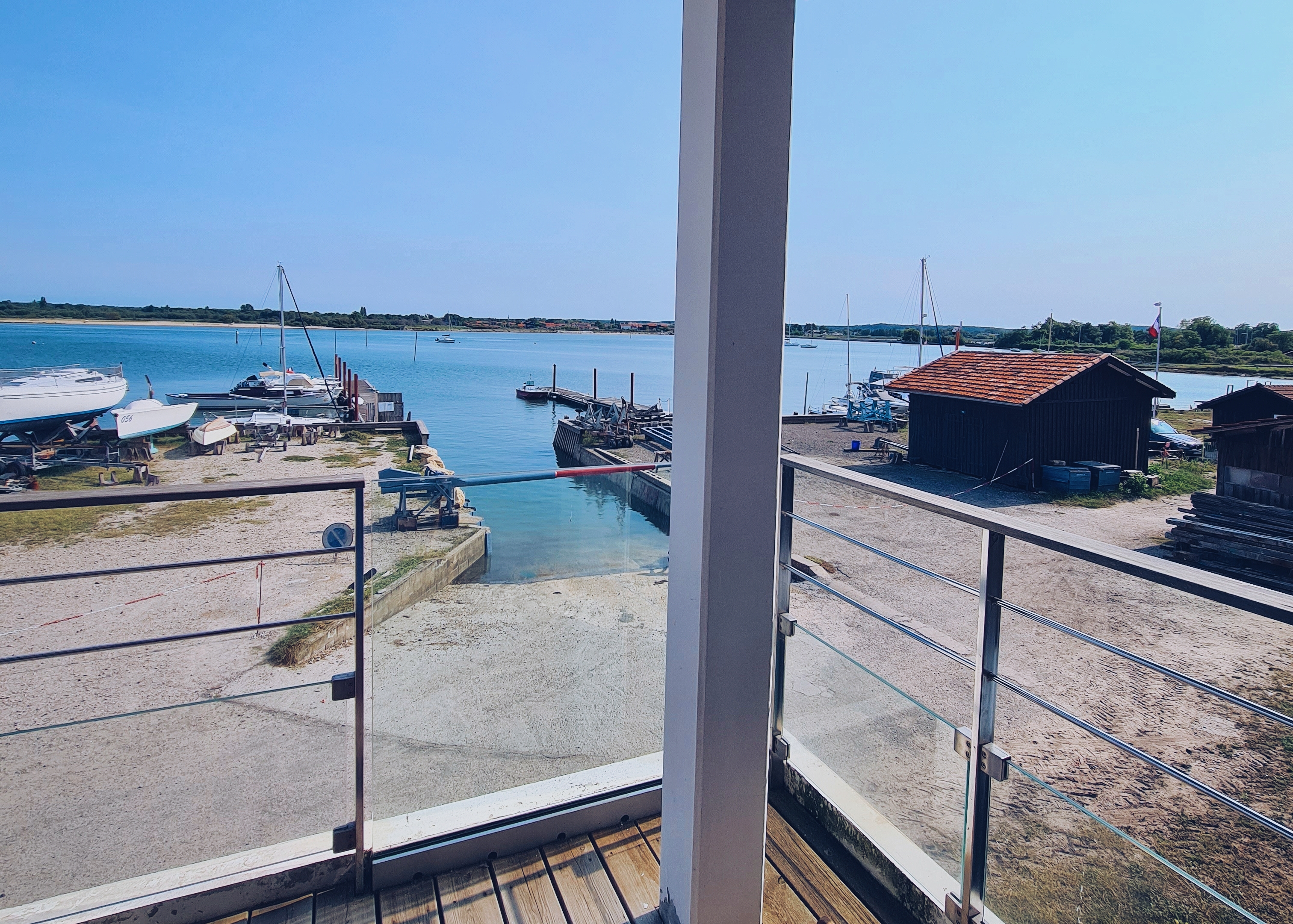APT T2 - EXCEPTIONAL VIEWS OF THE POOL