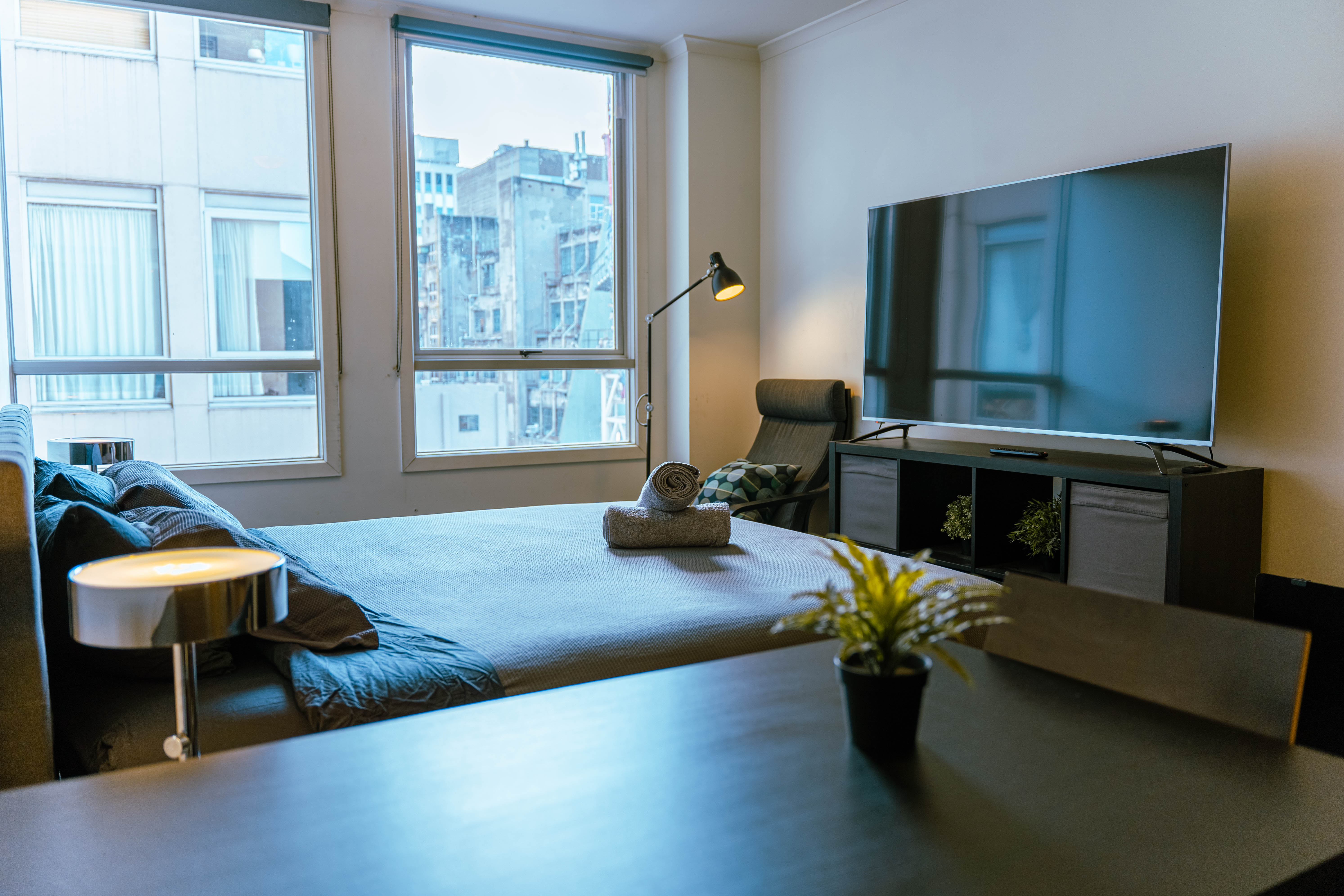 Iconic Flinders St location, cozy studio apartment