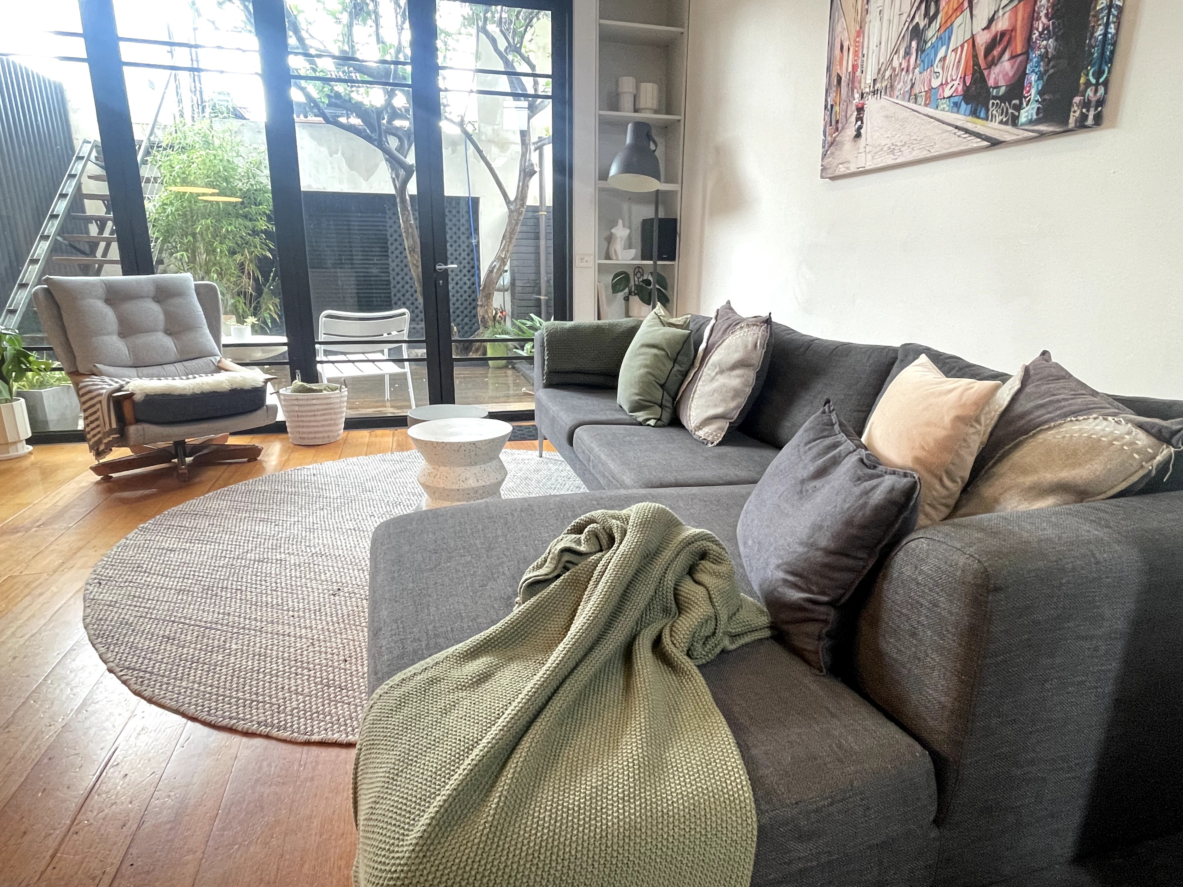Modern 4BR 5beds + cityviews + lockup garage + MCG in Yarra, Melbourne