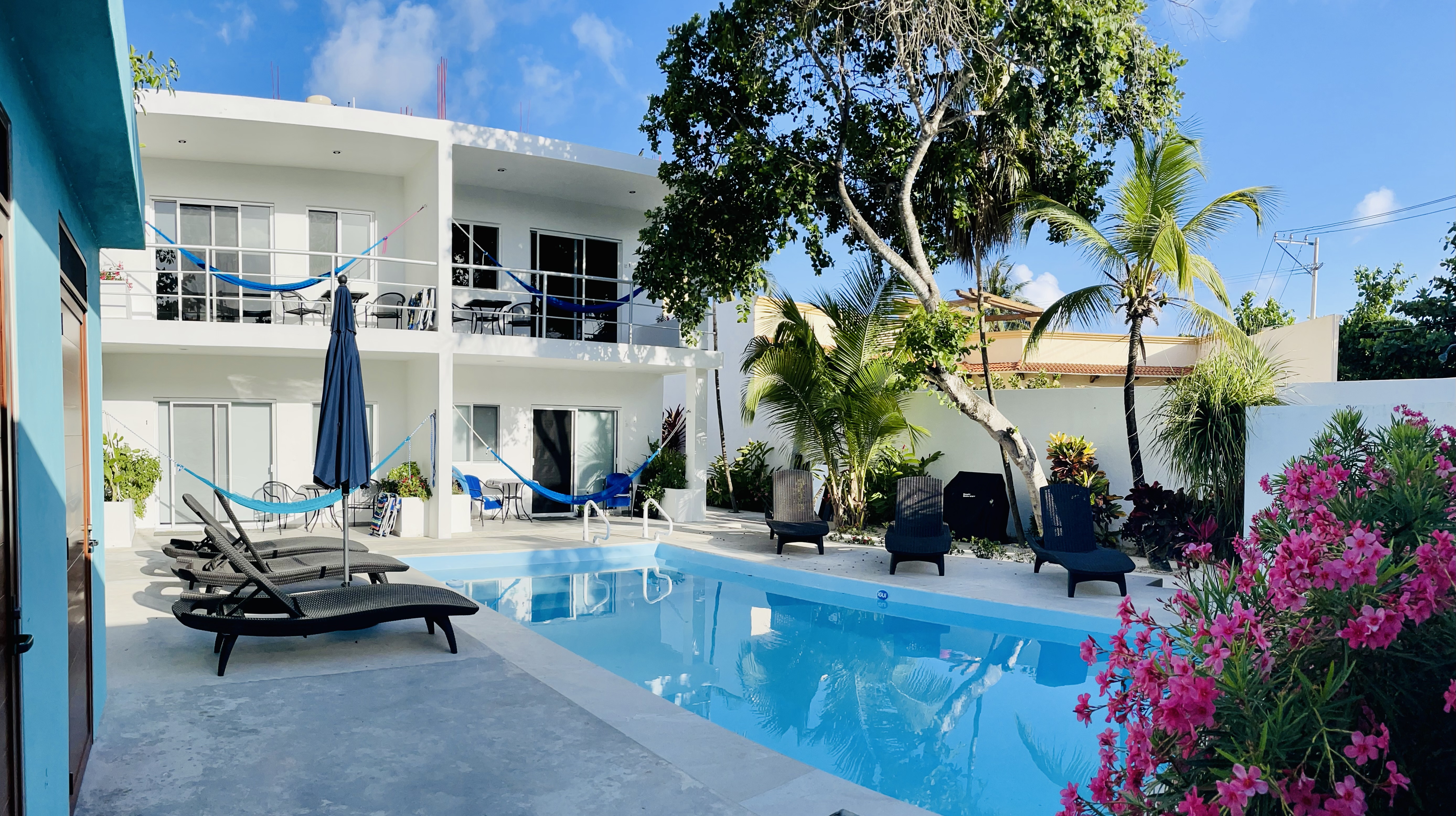 Aqua Guesthouse 4 ~ Steps to beach, A+ Internet