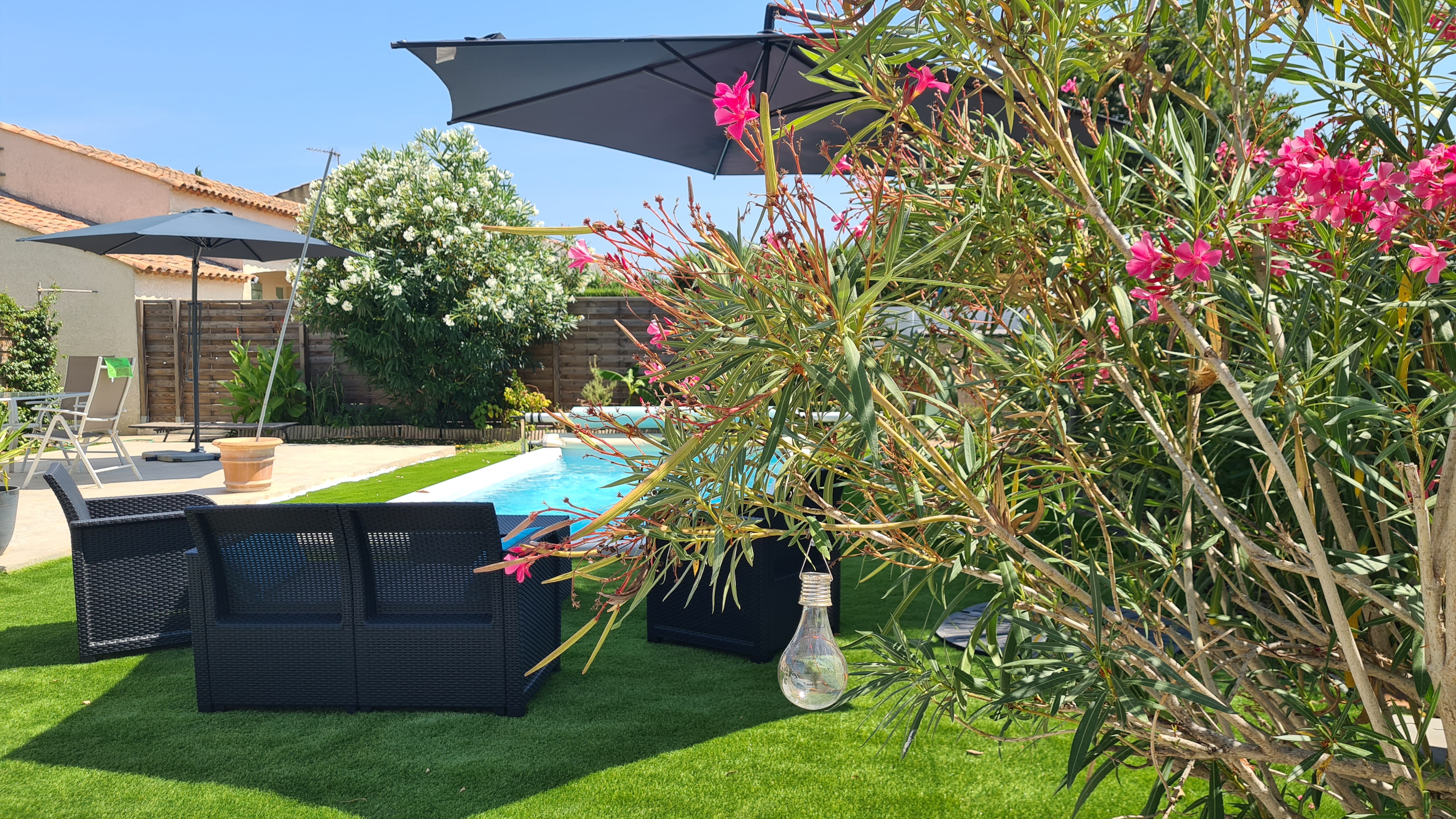 Quiet house with a pool