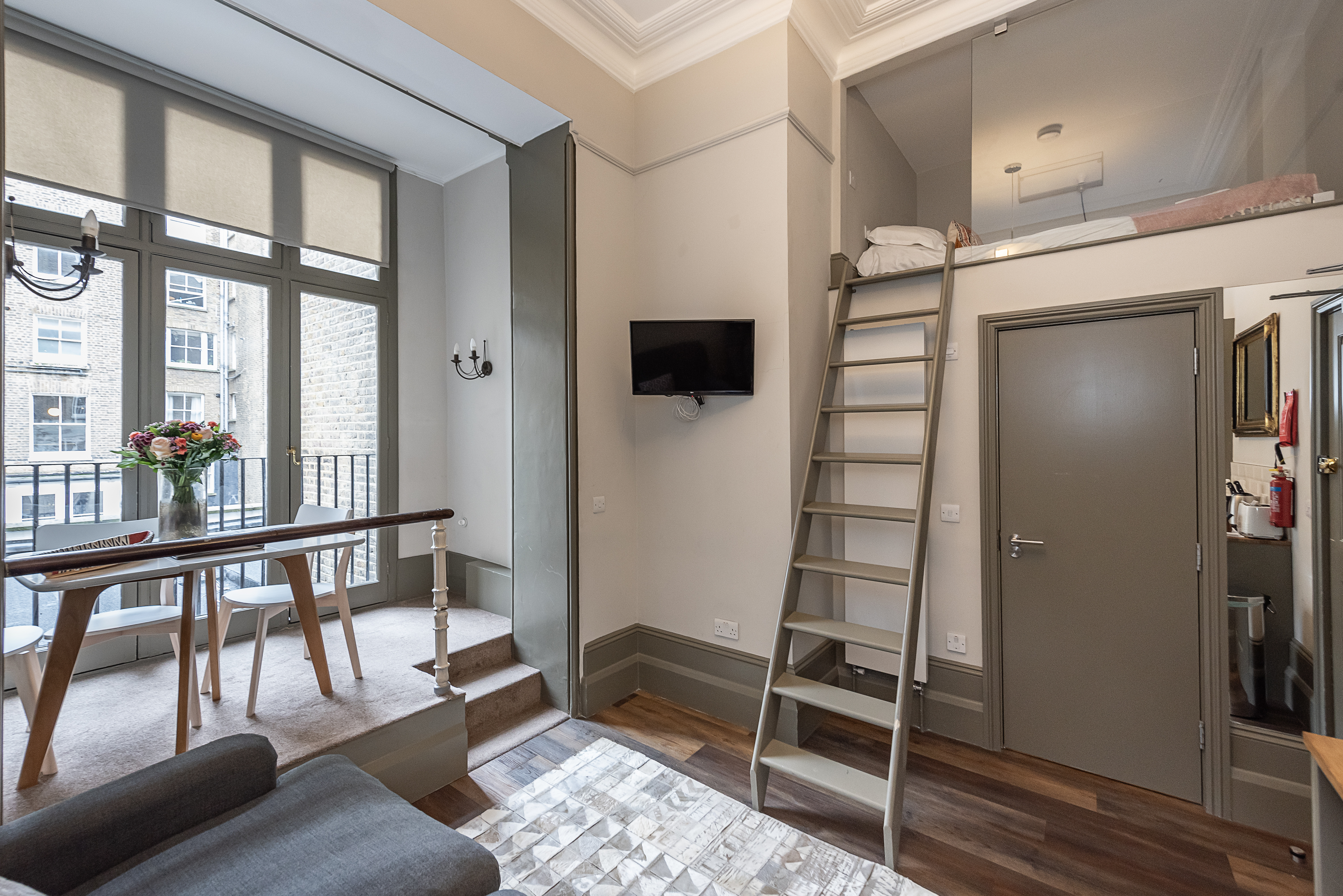 Kick-Ass Kensington Apartment