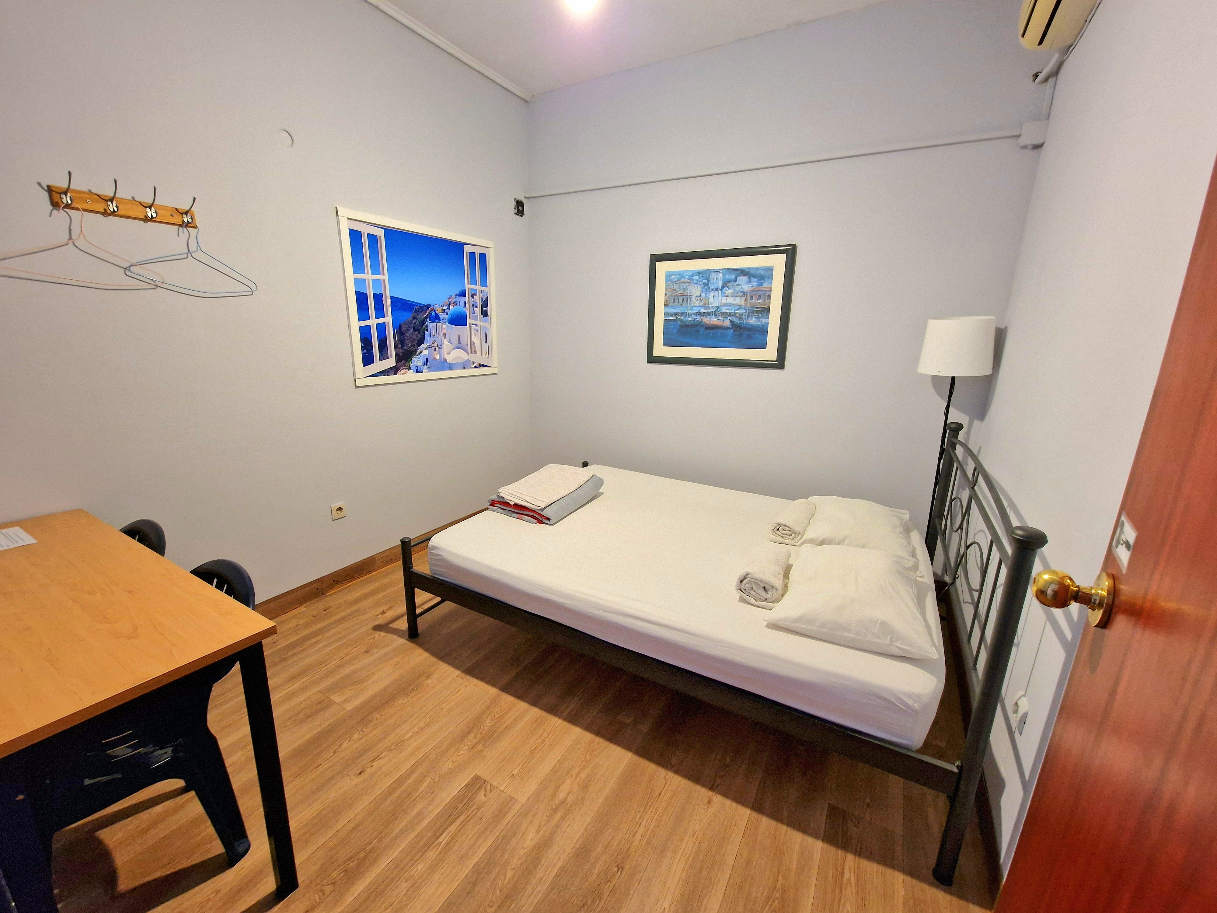 6 †⁸ Student Economy Room & Acropolis View Balcony