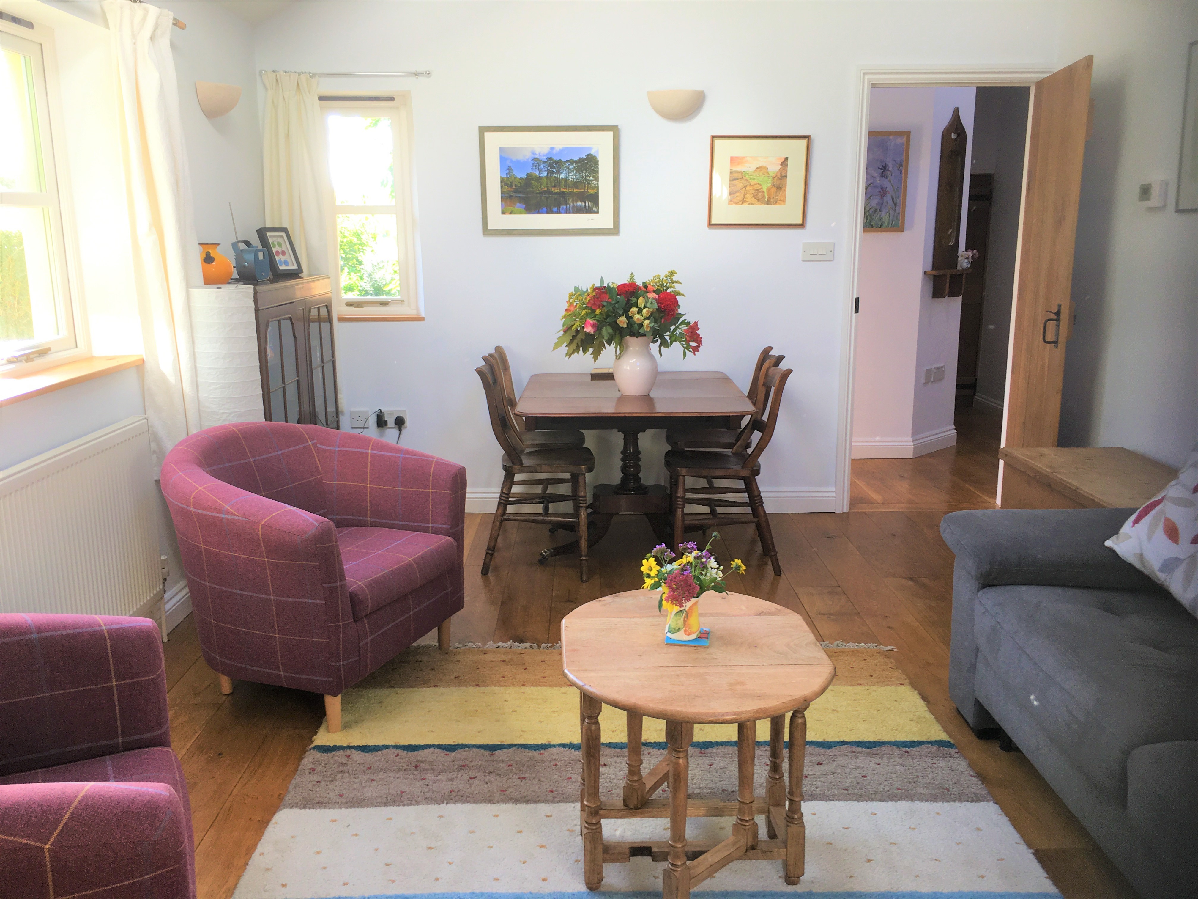 5 min walk to Ashburton. Own garden and parking