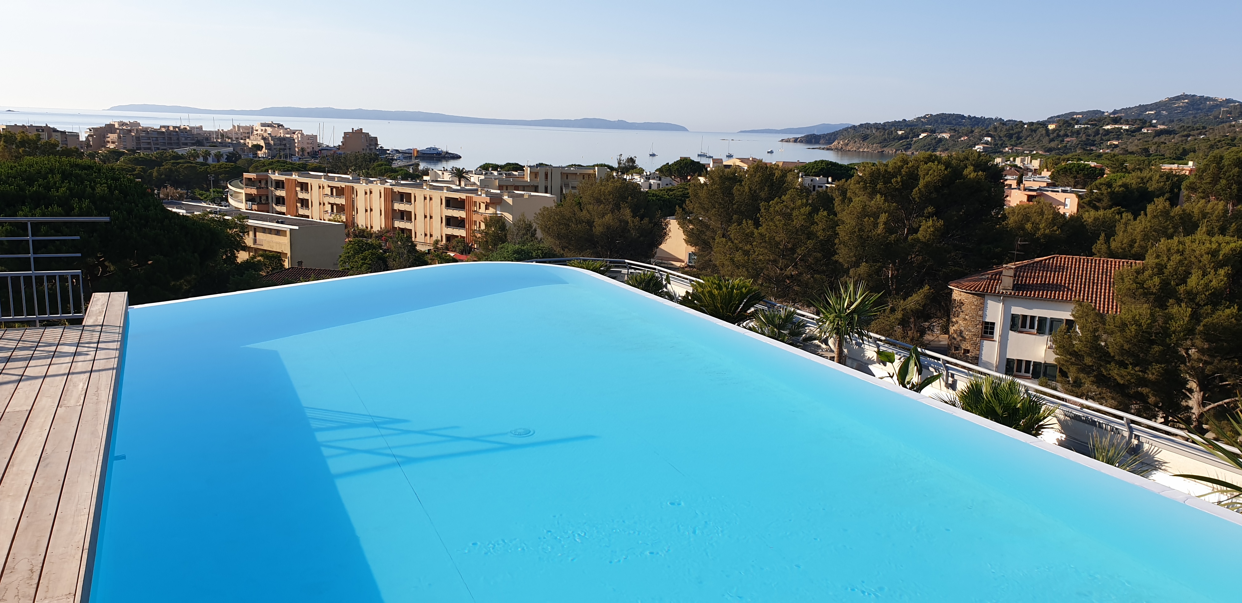 Large P2 with pool 5 minutes from the beaches of Bormes