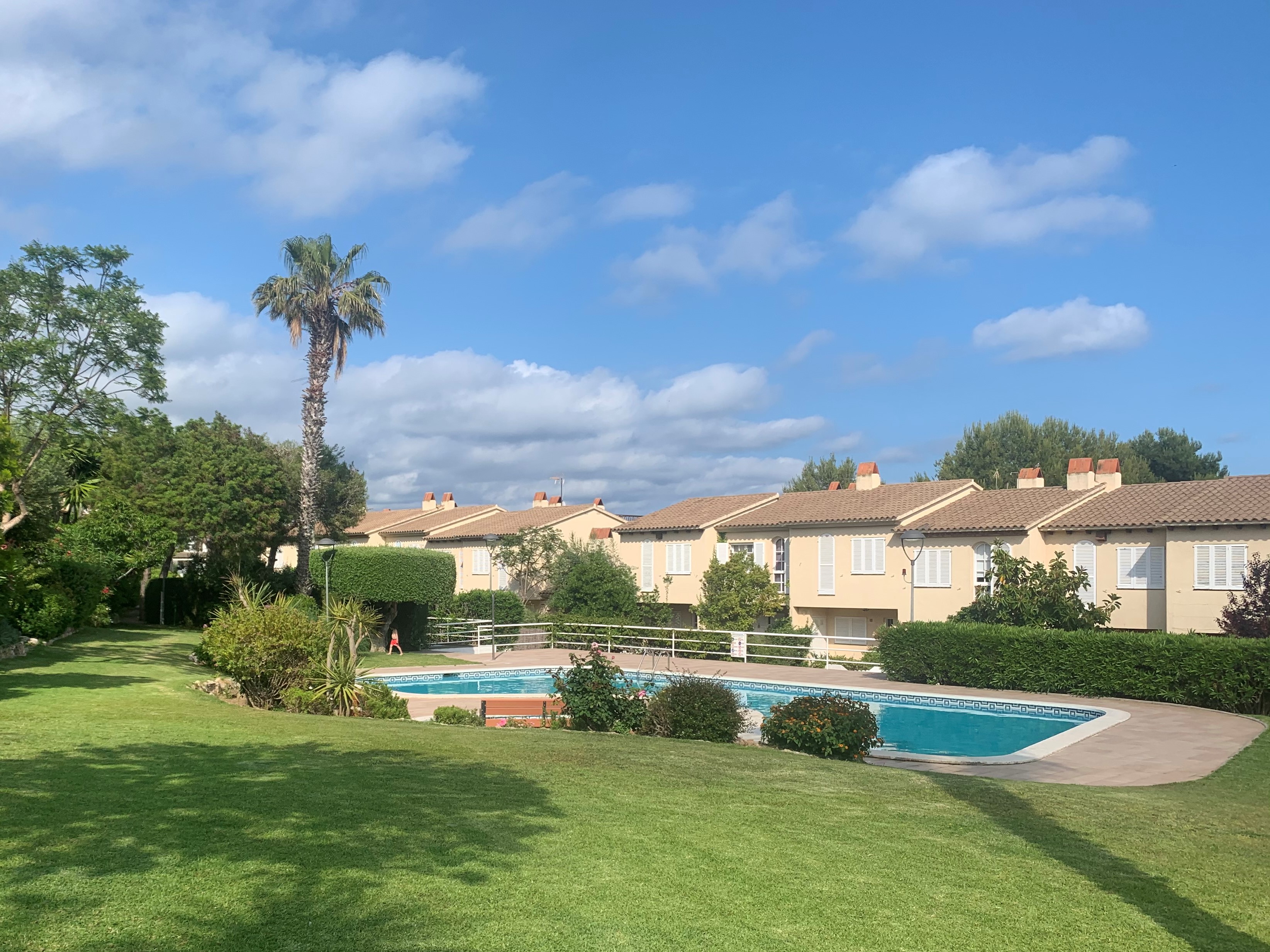 Seaside house with patio, pool and tennis court